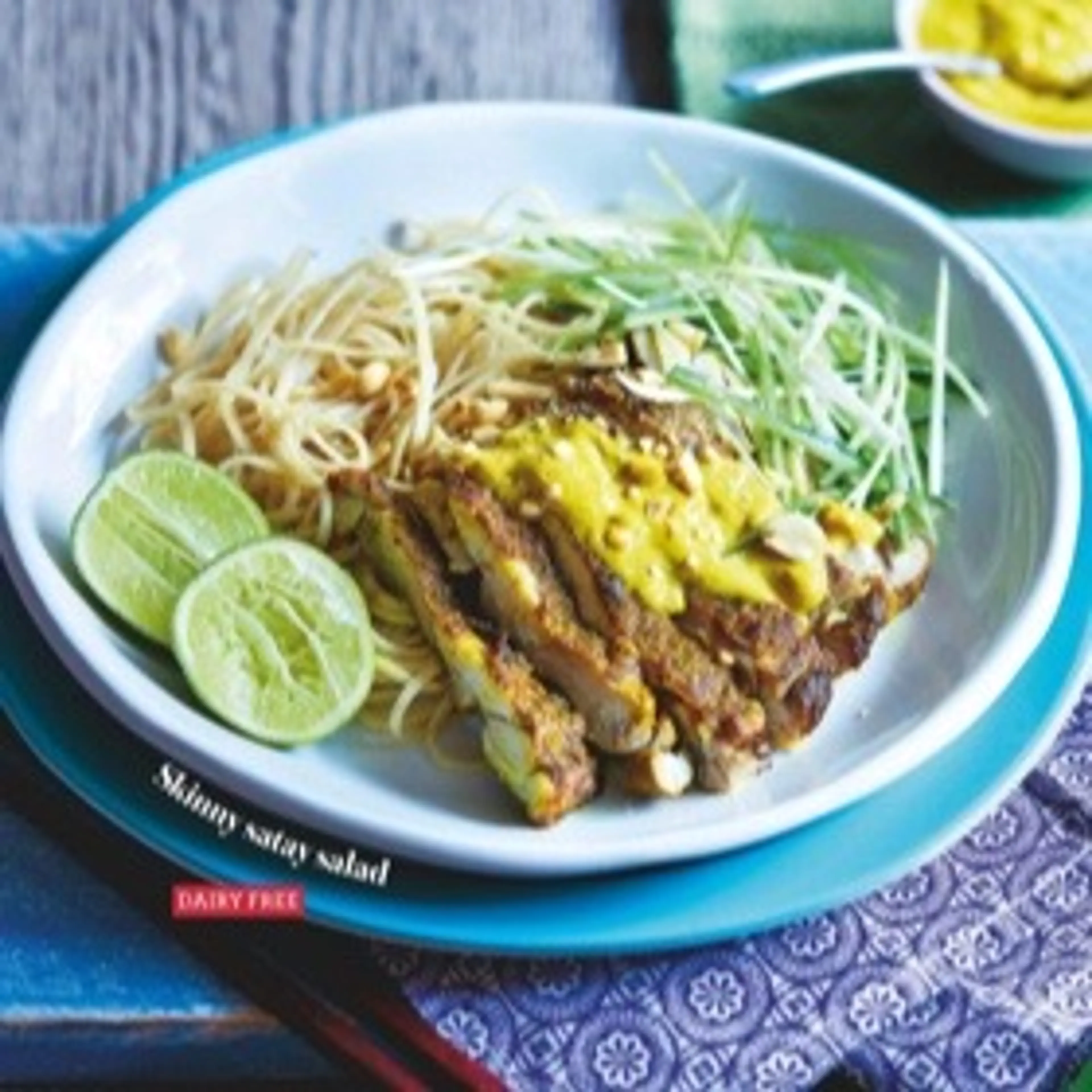 Skinny satay salad
