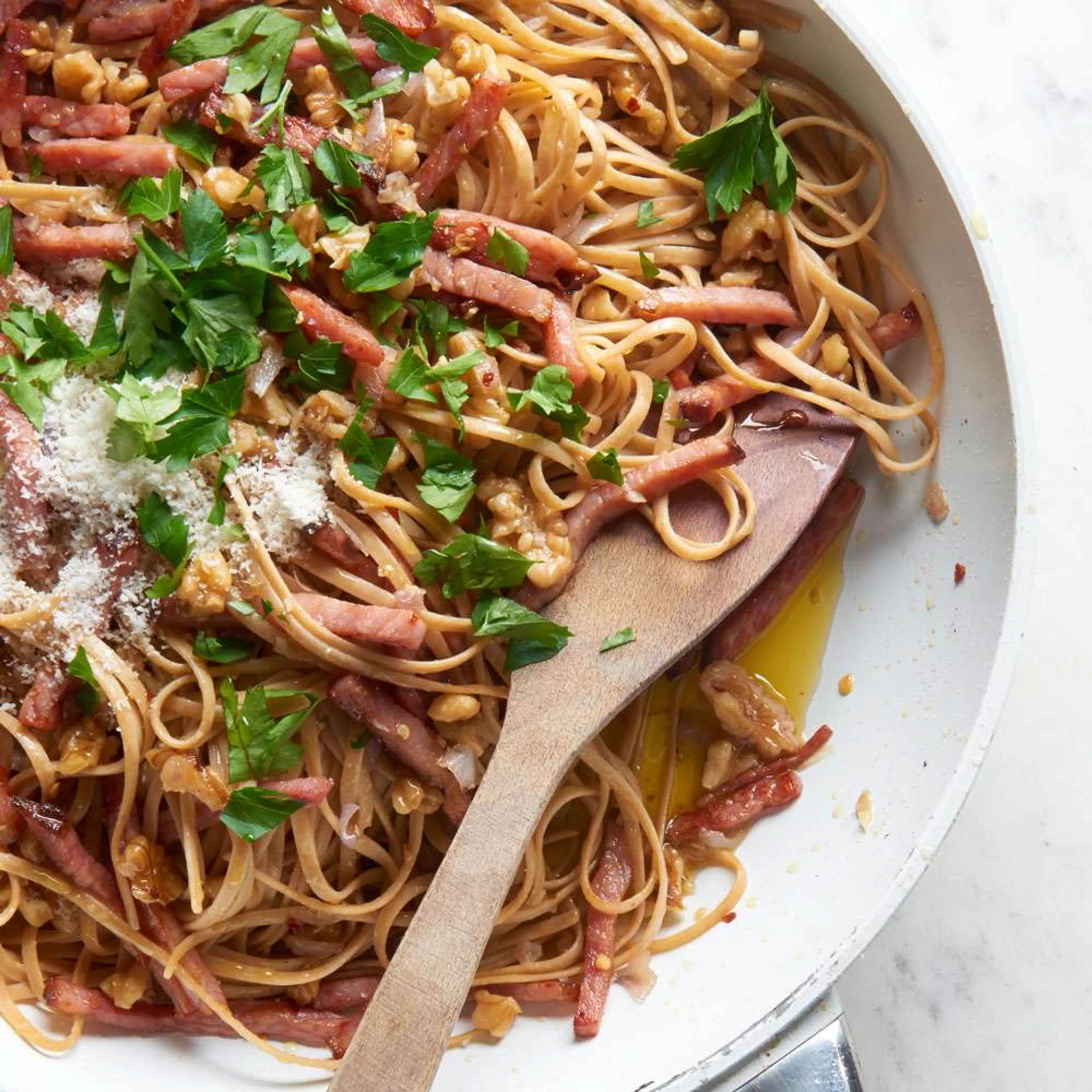 Walnut and Roasted Ham Linguine