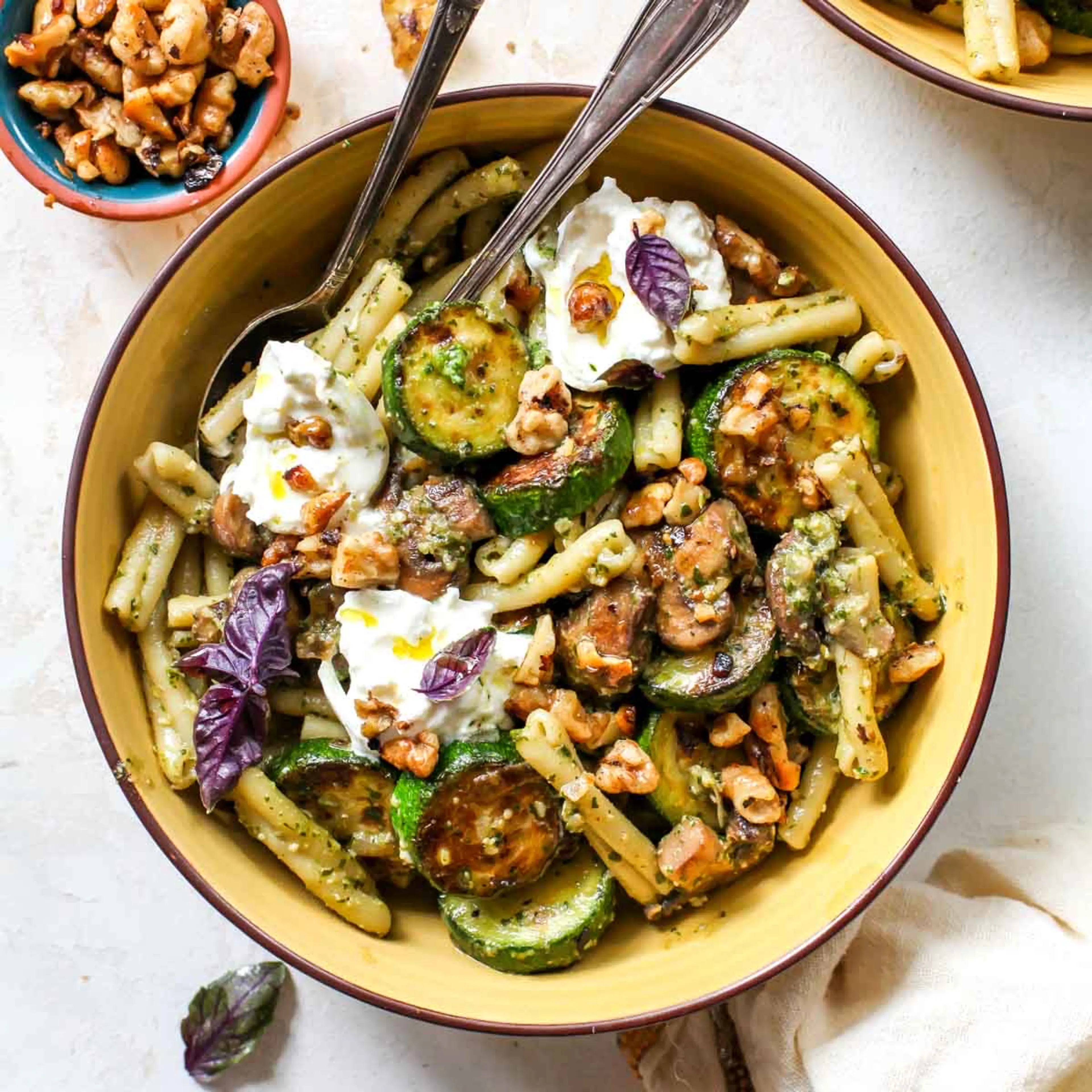 30 Minute Zucchini Pesto Pasta
