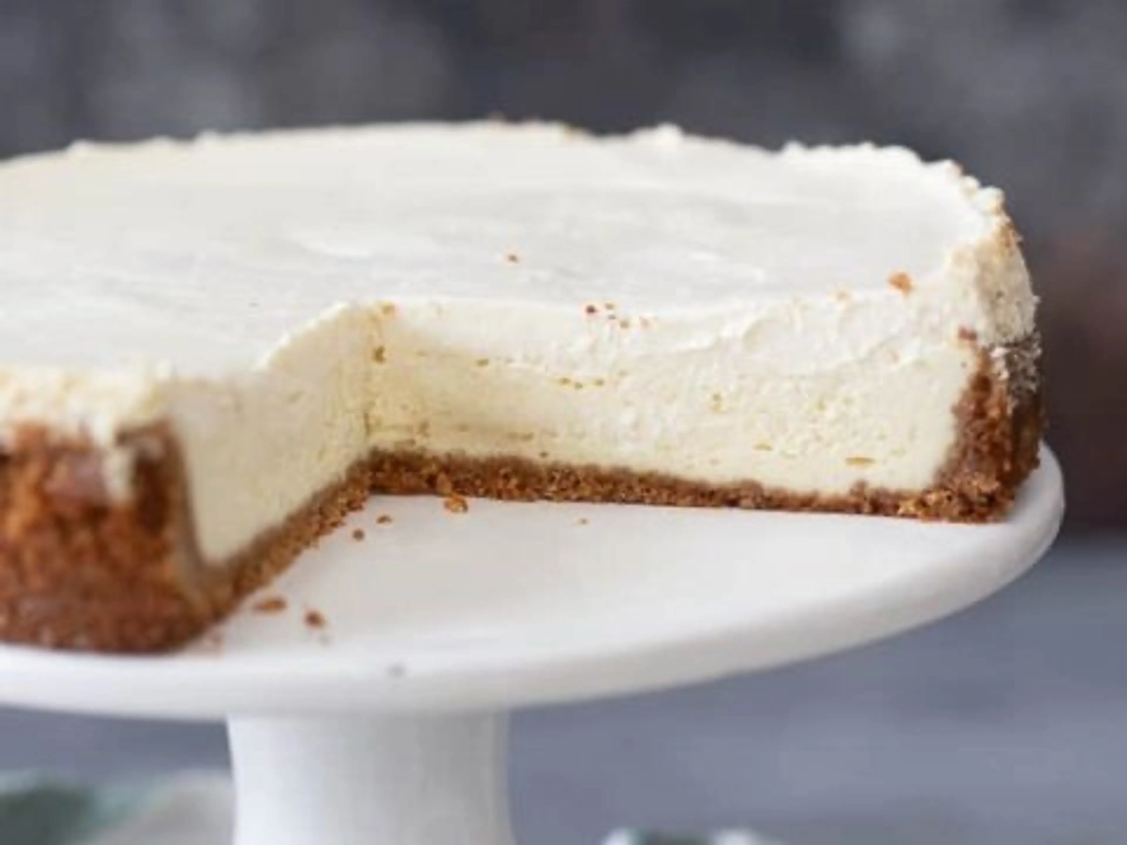 Classic Cheesecake with Sour Cream Topping