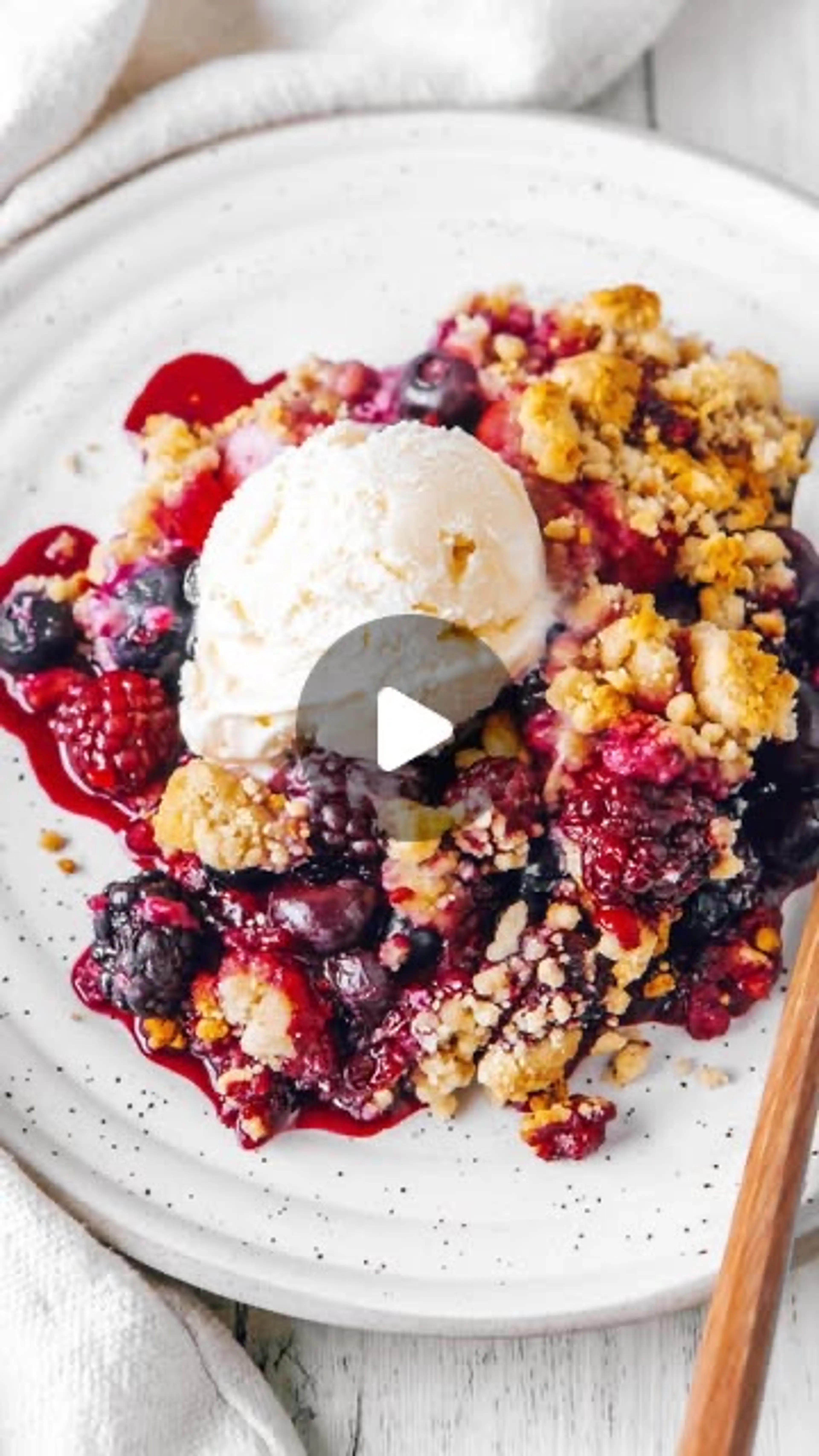 Maple Berry Crumble That Is Guaranteed to Be a Crowd Pleaser