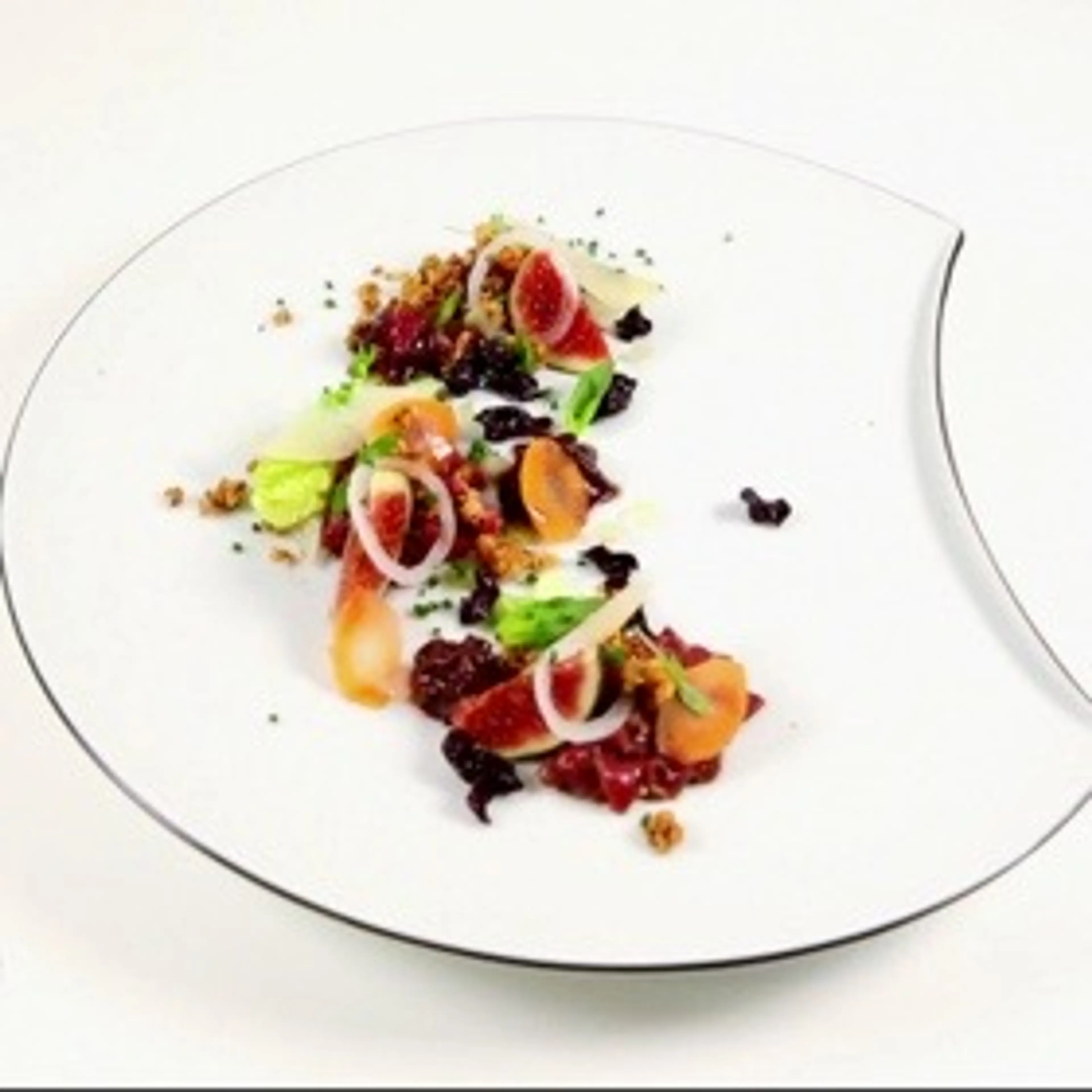 Tartare De Bœuf-Carottes, Crumble De Parmesan