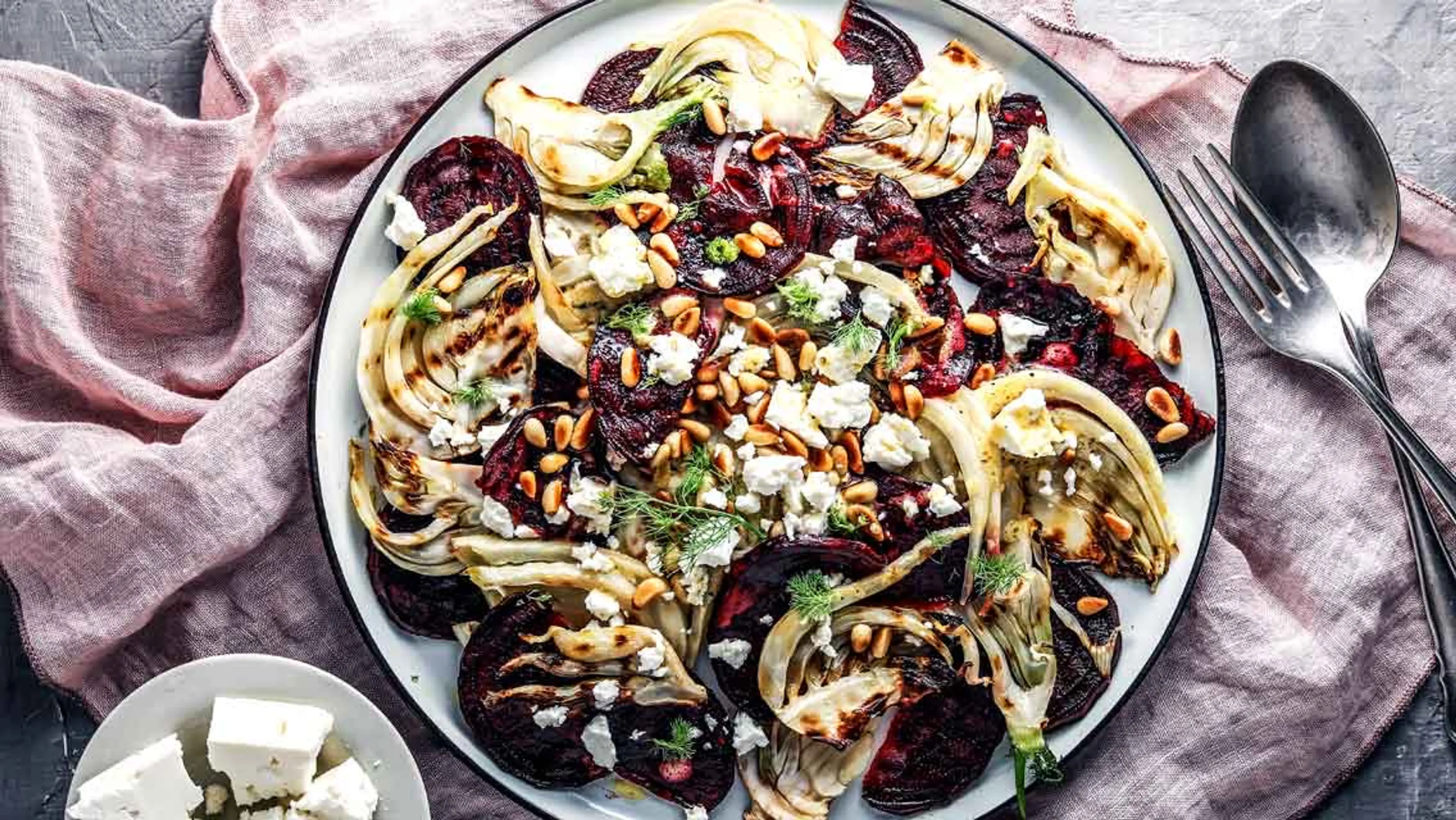 Gegrillte Rote Bete & Fenchel mit Feta & Pinienkernen