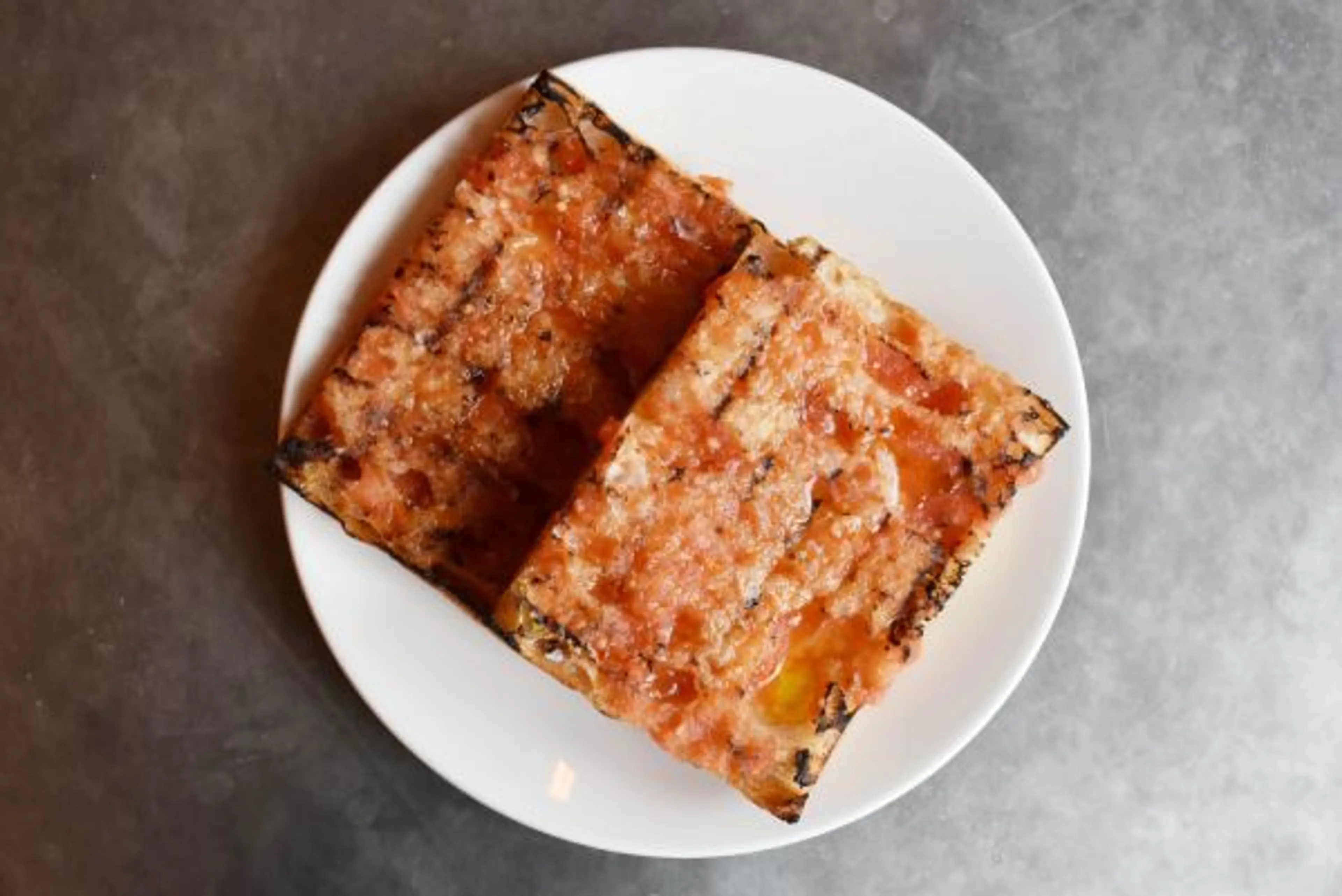 PAN DE COCA CON TOMATE