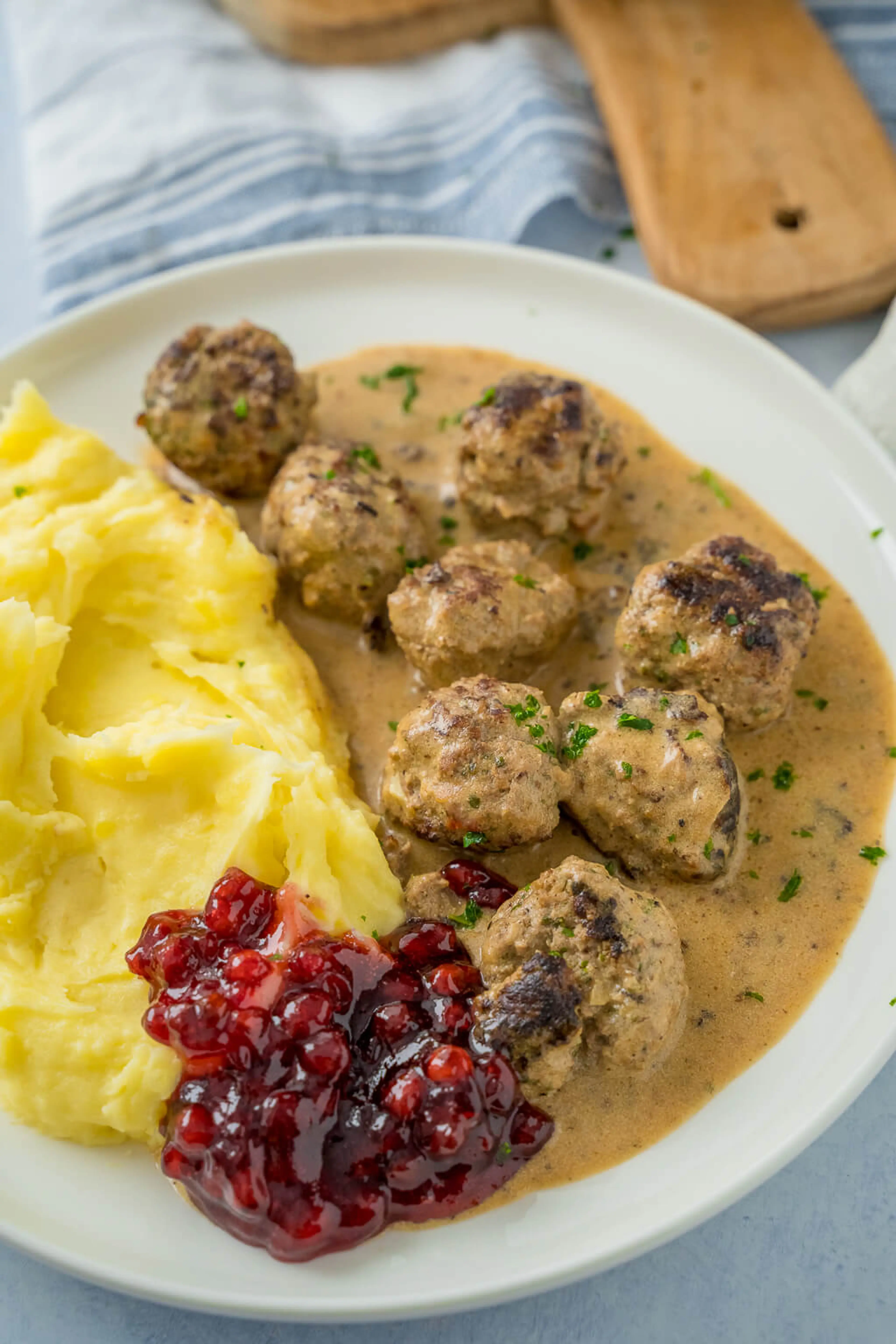 Köttbullar - schwedische Hackfleischbällchen in Rahmsoße