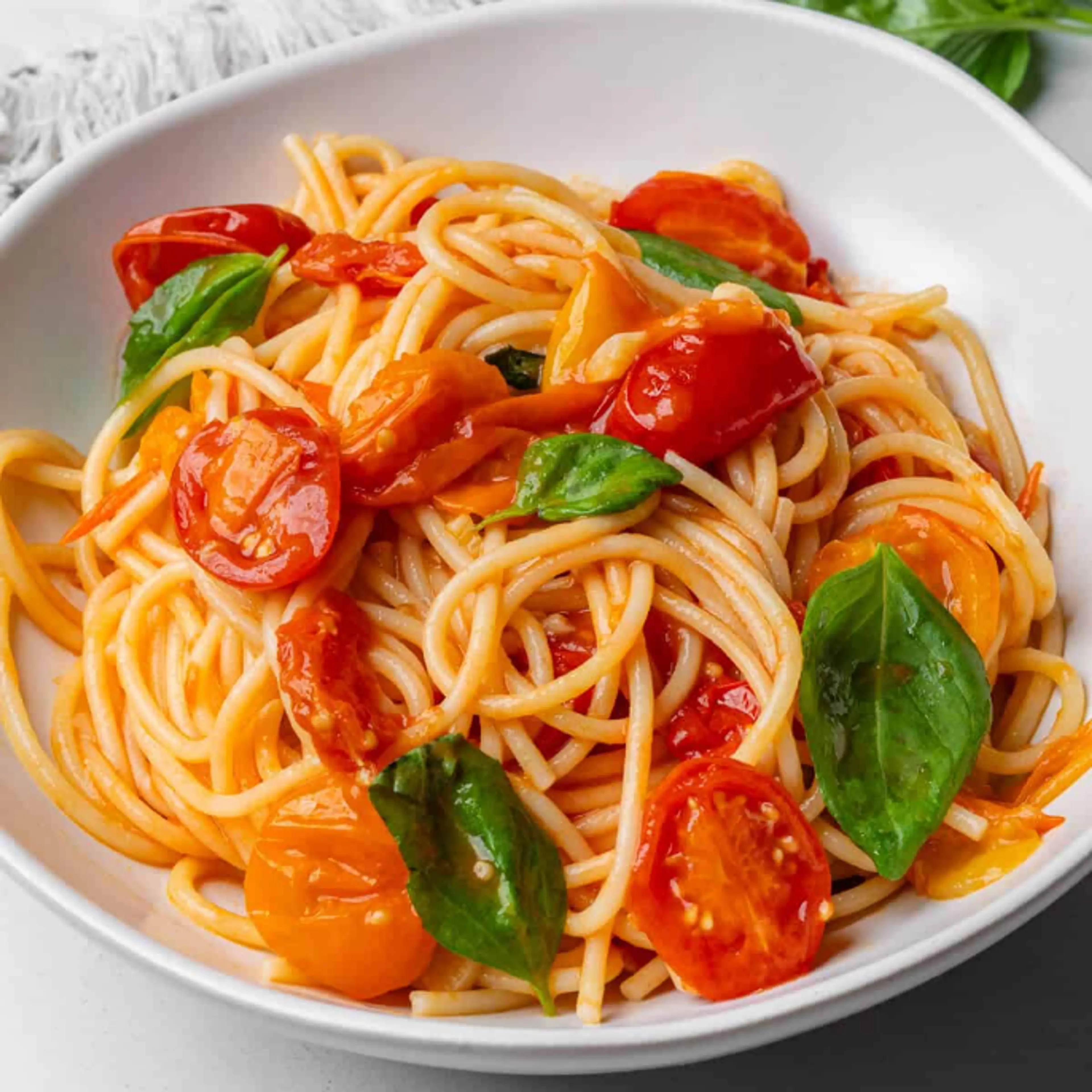 Cherry Tomato Pasta - Easy & Delicious in 15 Minutes!