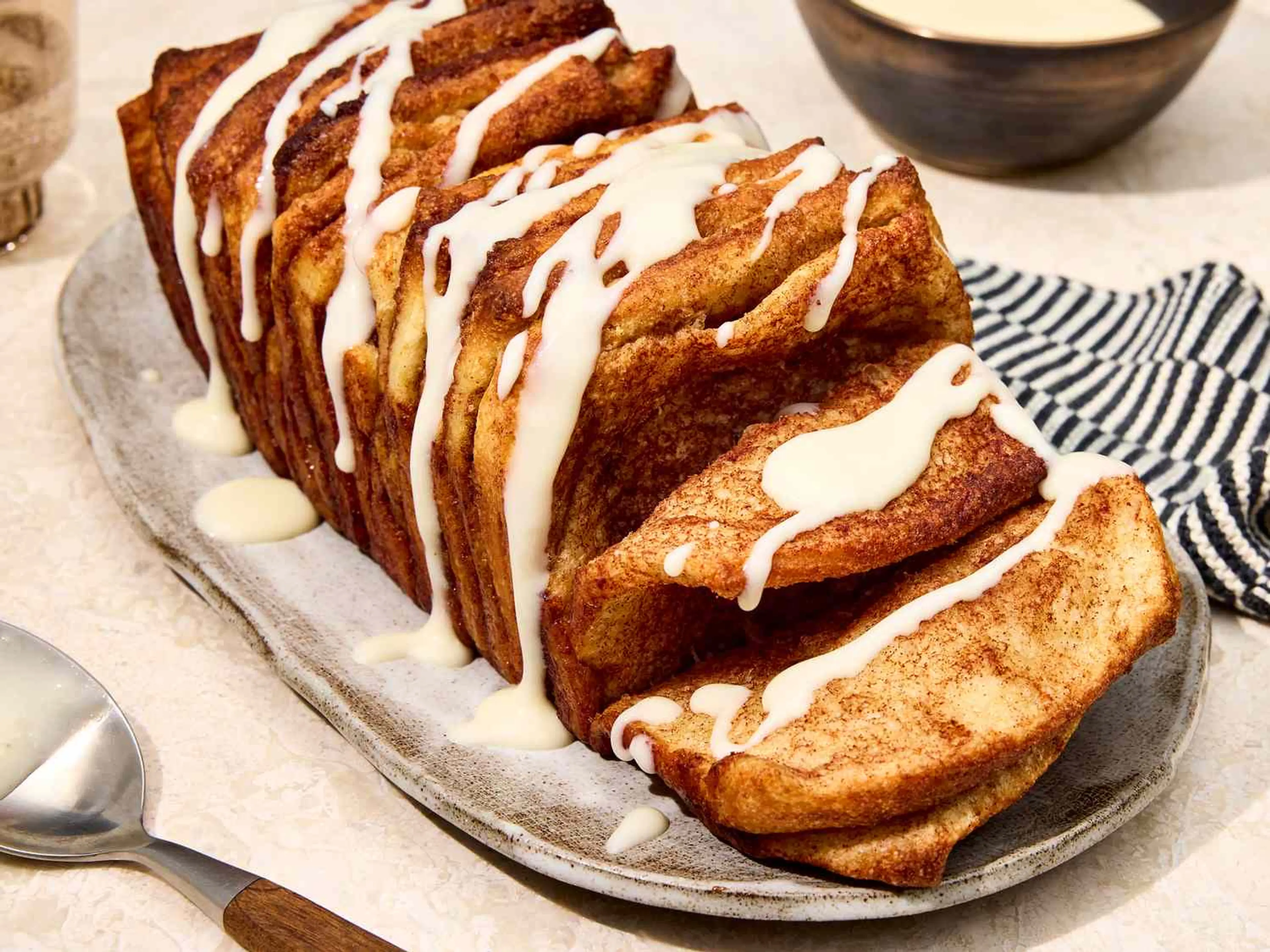 Cinnamon Roll Pull-Apart Toast