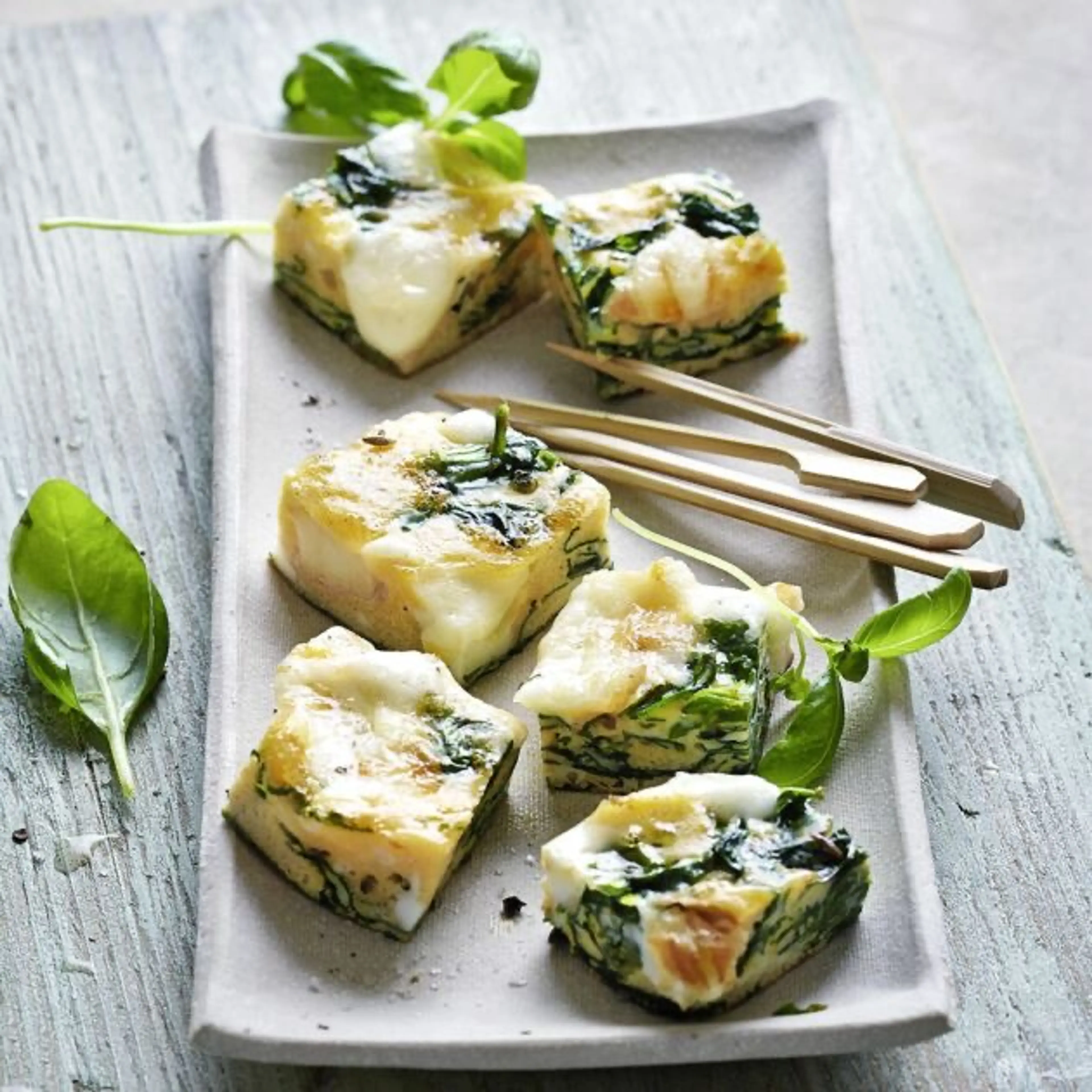 Frittata-Würfel mit Spinat und Taleggio