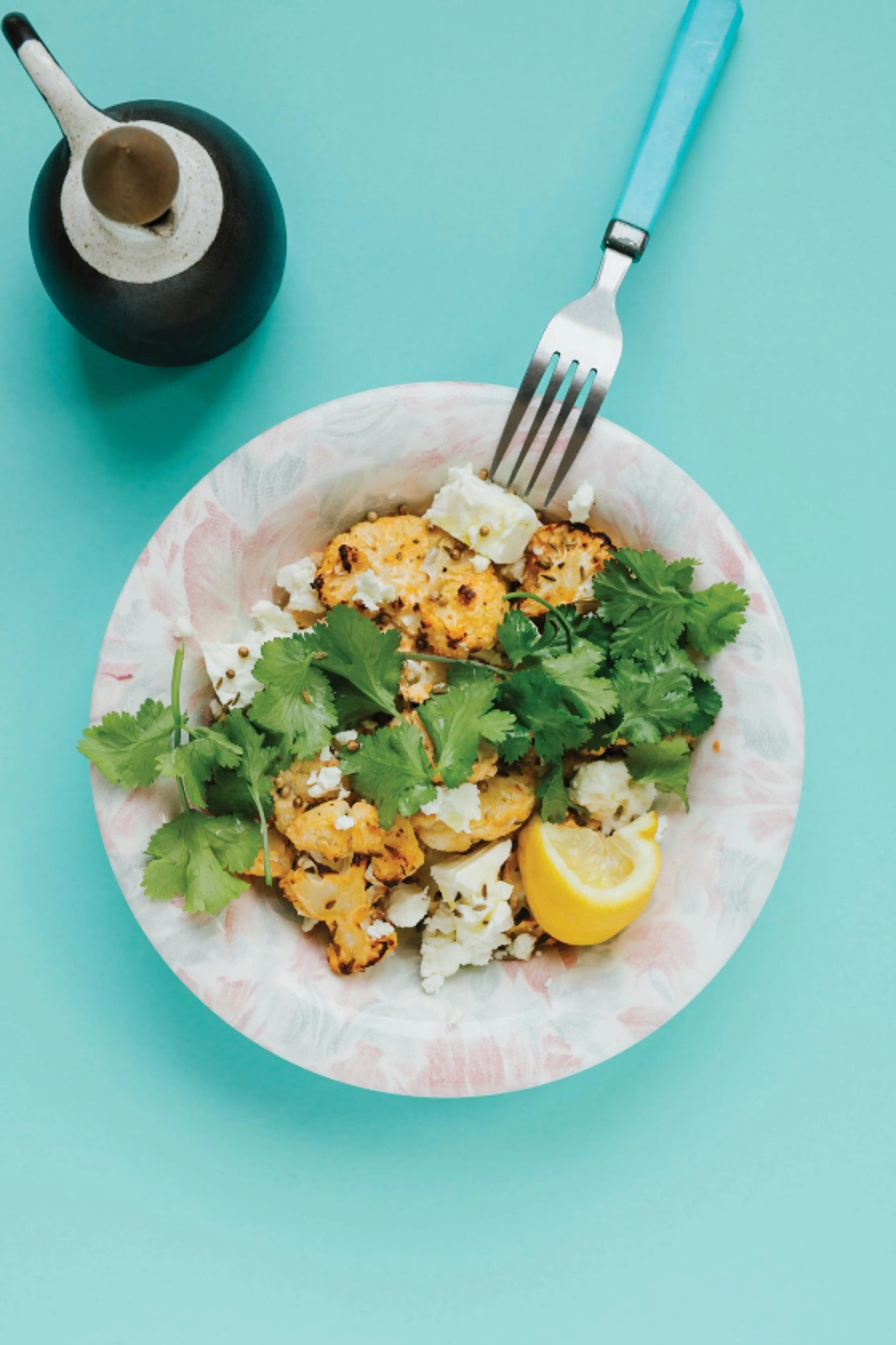in yoghurt geroosterde bloemkool met harissa