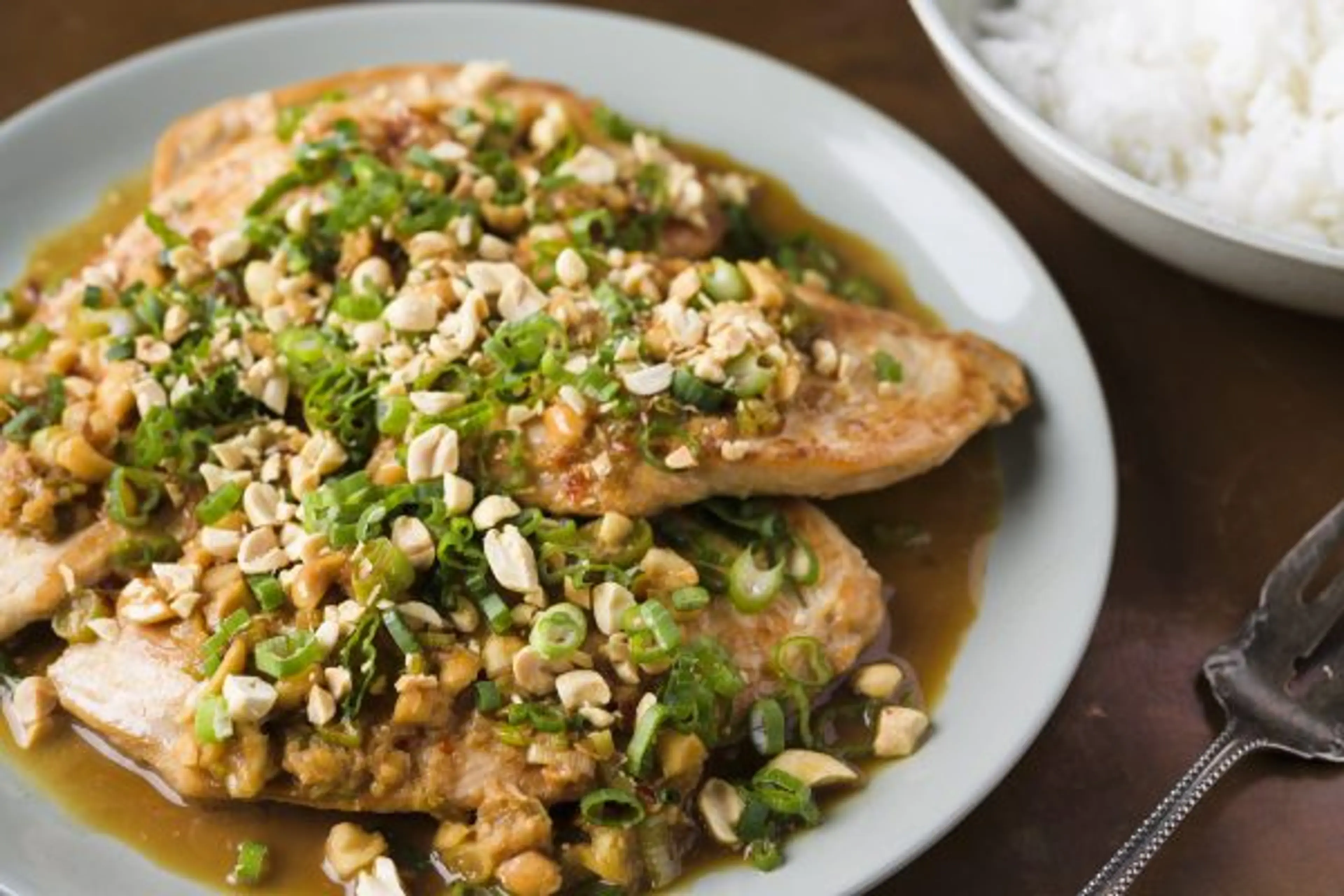 Chicken Cutlets with Garlic, Chilies and Peanuts