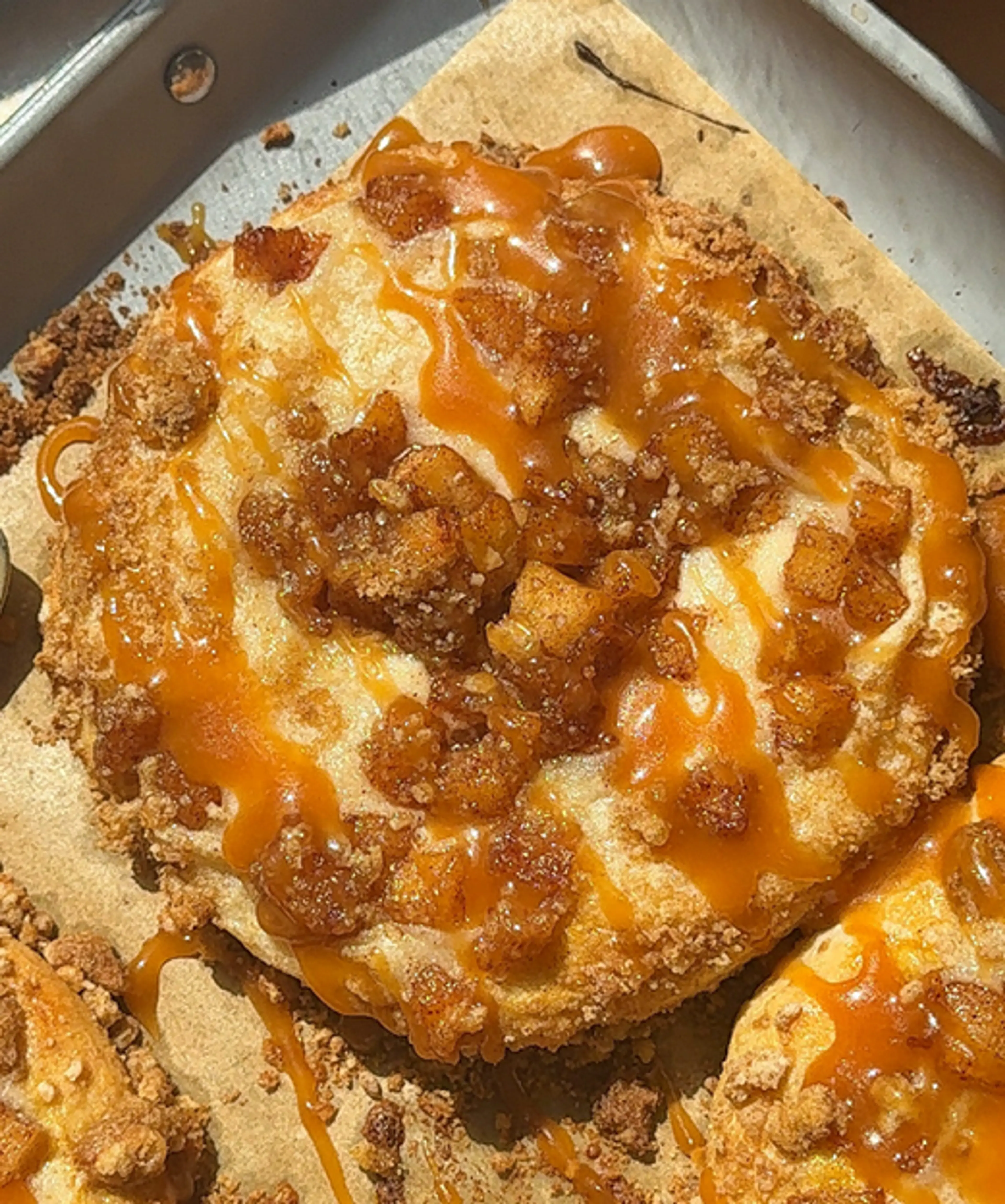 Salted Caramel Apple Crumble Buns – Fluffy Bakery-Style Buns