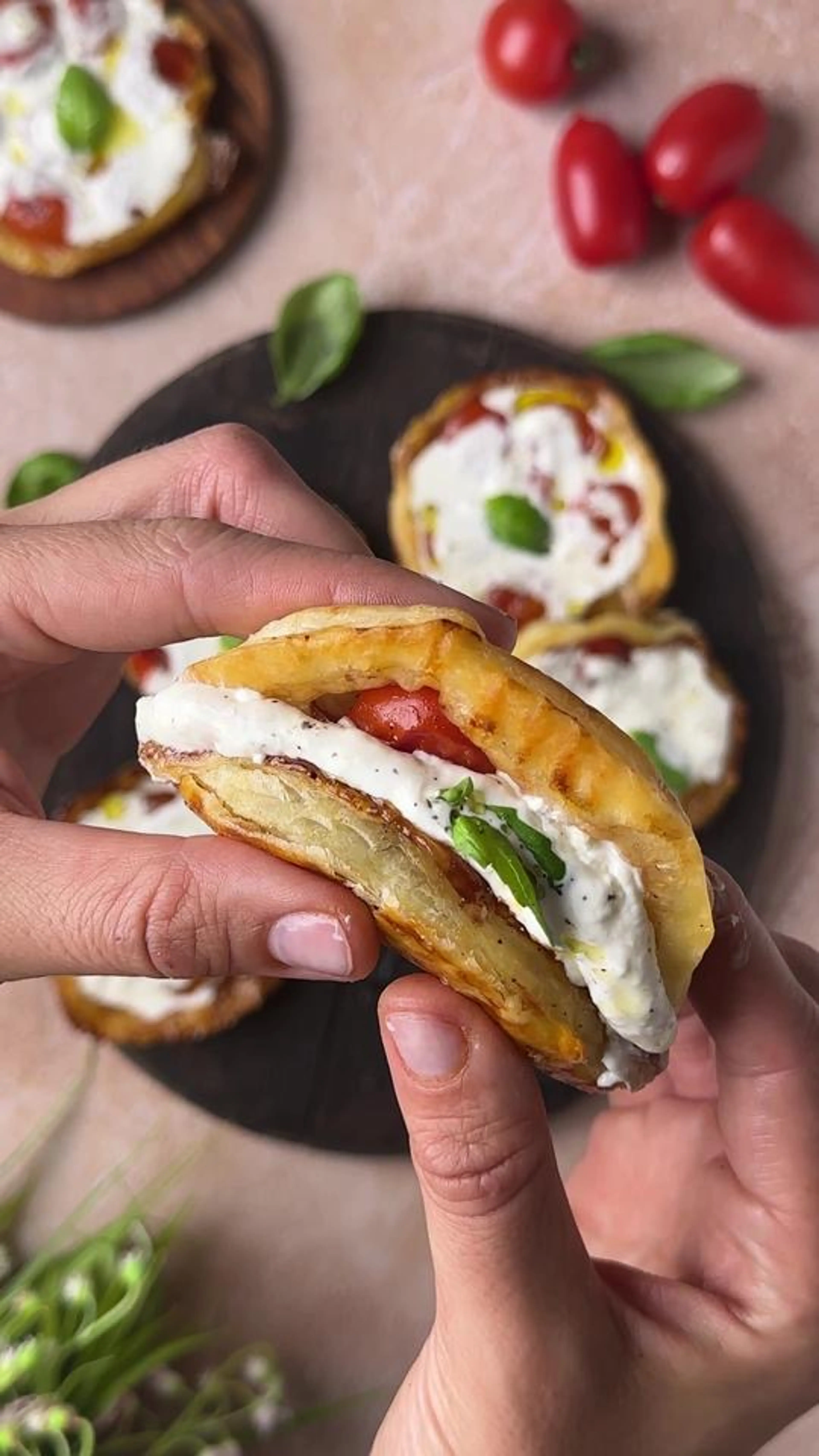Mini Tarte Tatin Con Pomodorini: Un Tripudio Di Colori