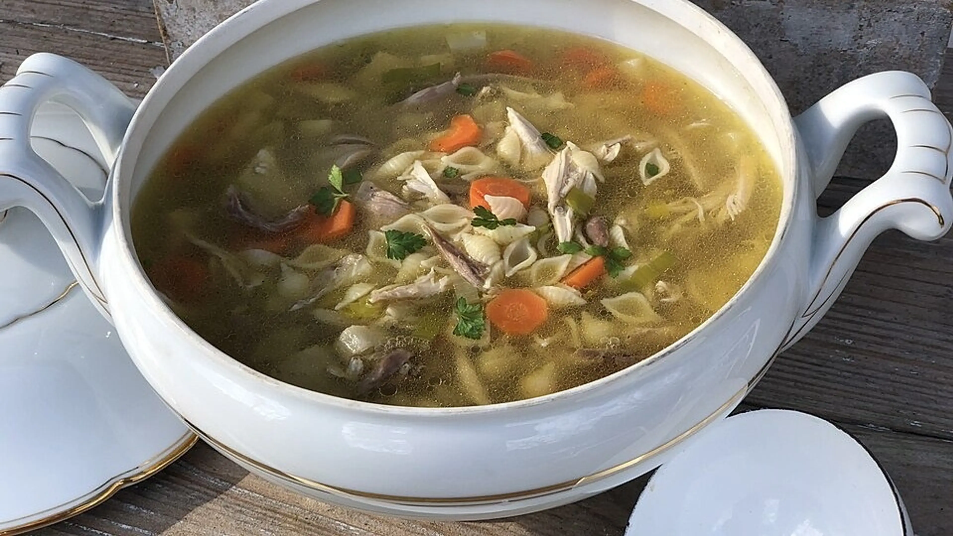 Hühnersuppe