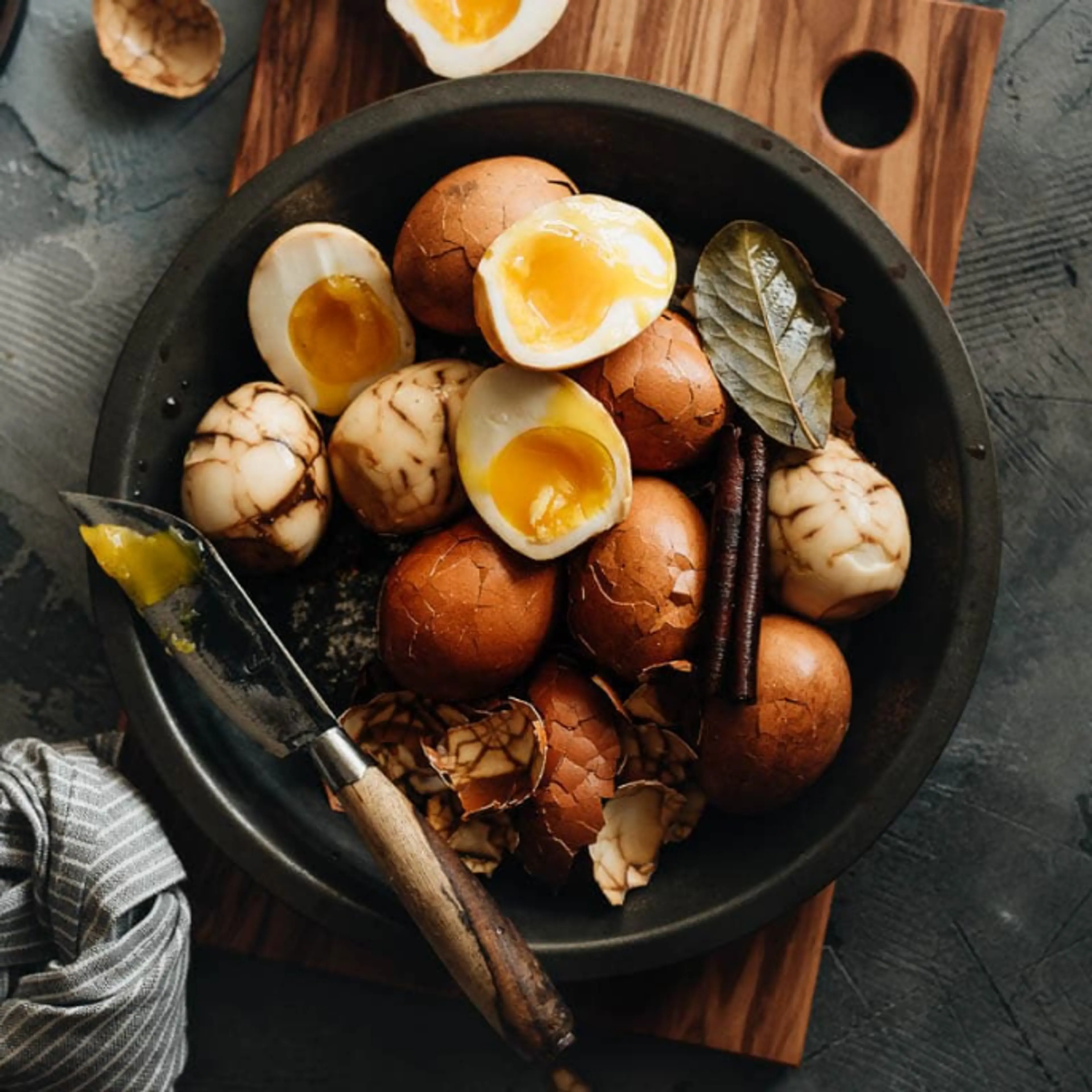Chinese Tea Eggs (w/ Soft and Hard Boiled Eggs, 茶叶蛋)