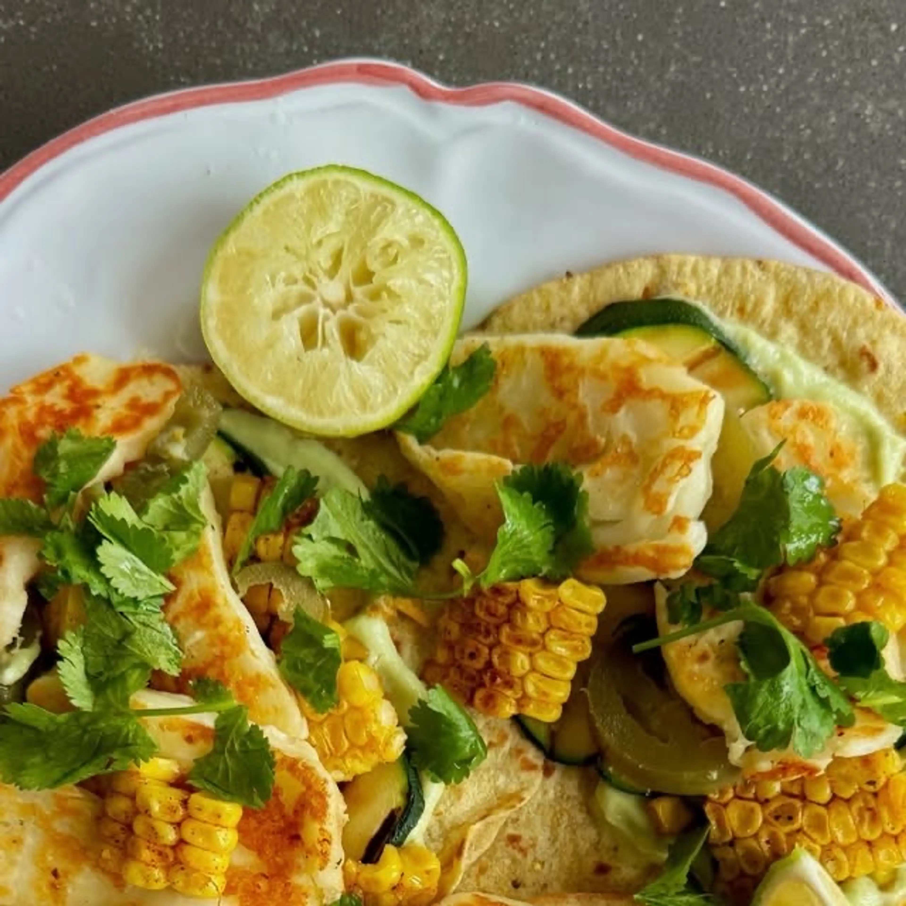 Tacos Met Halloumi, Geroosterde Mais En Limoen-avocado Dress