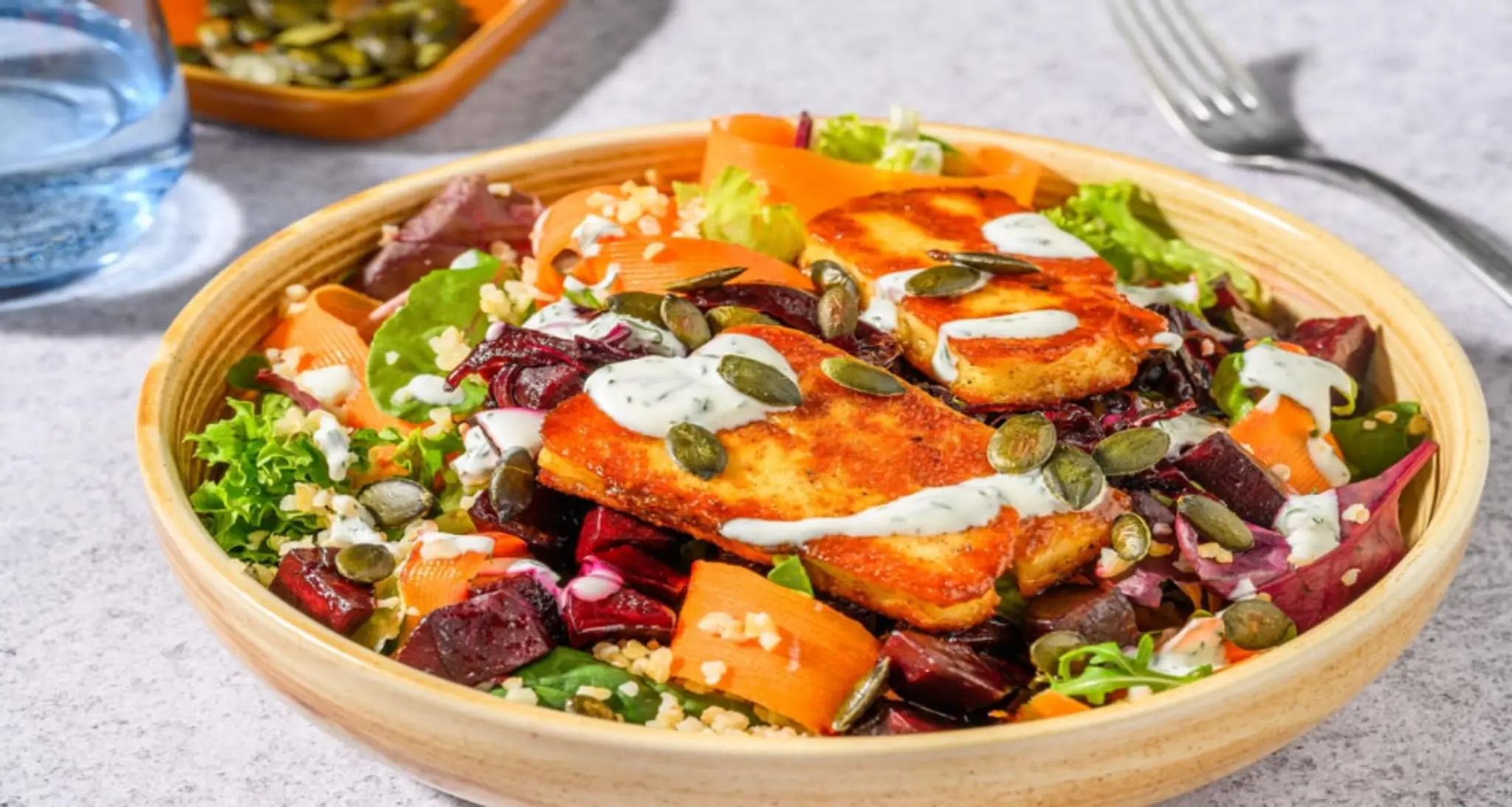 Pannstekt grillost och bulgursallad