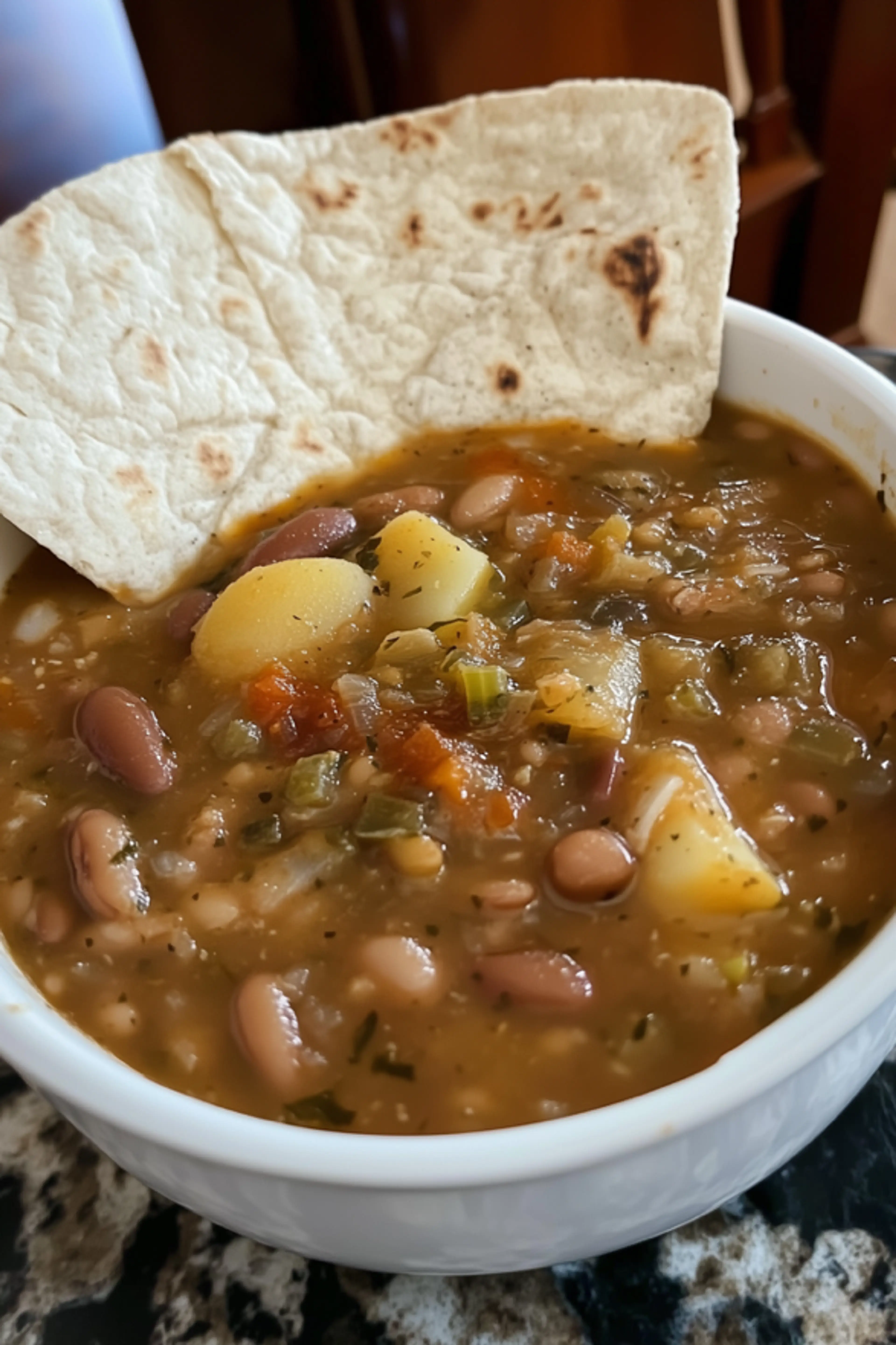 Sopa de Frijoles con Papas y Chile Verde