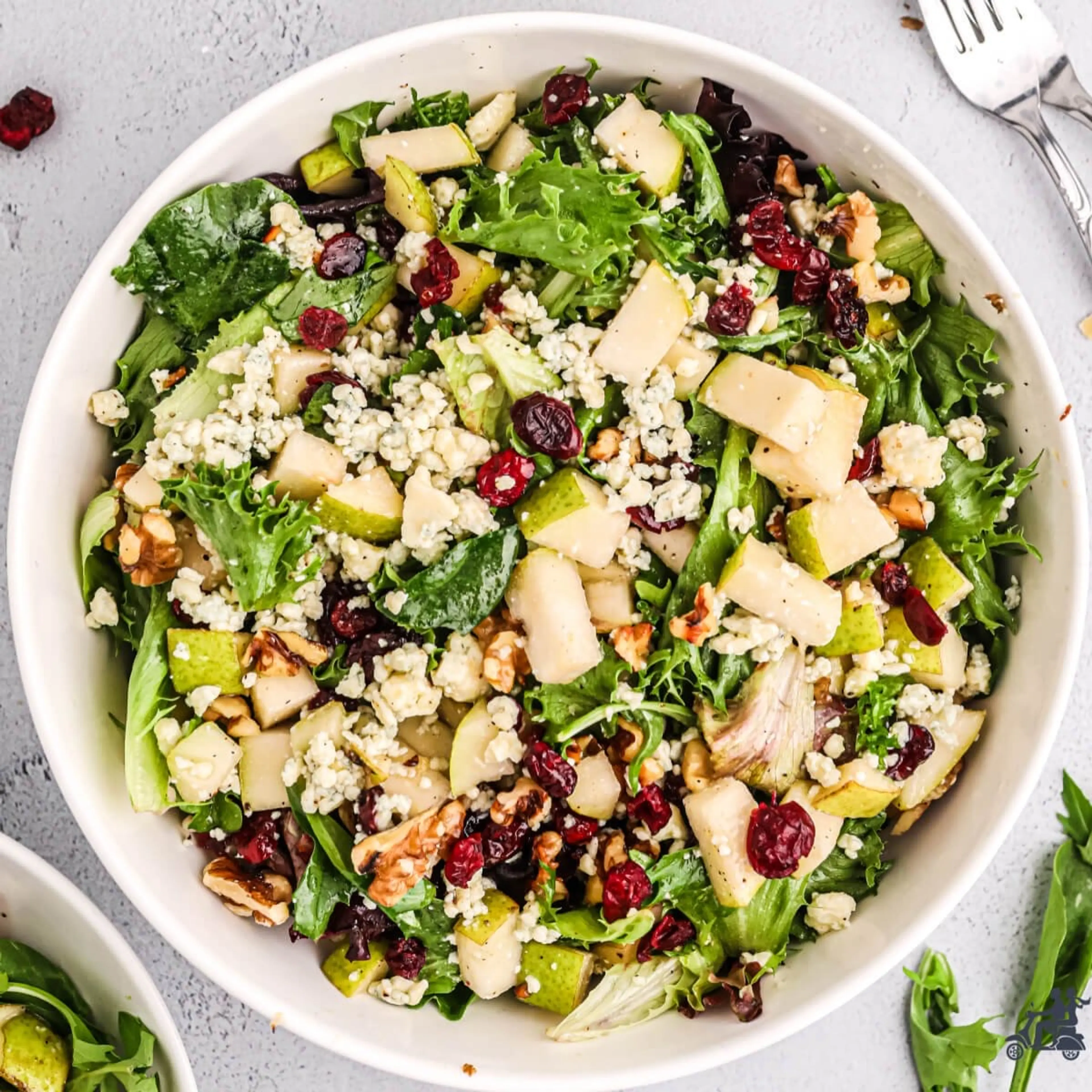 Arugula Salad With Pears, Gorgonzola, and Toasted Walnuts
