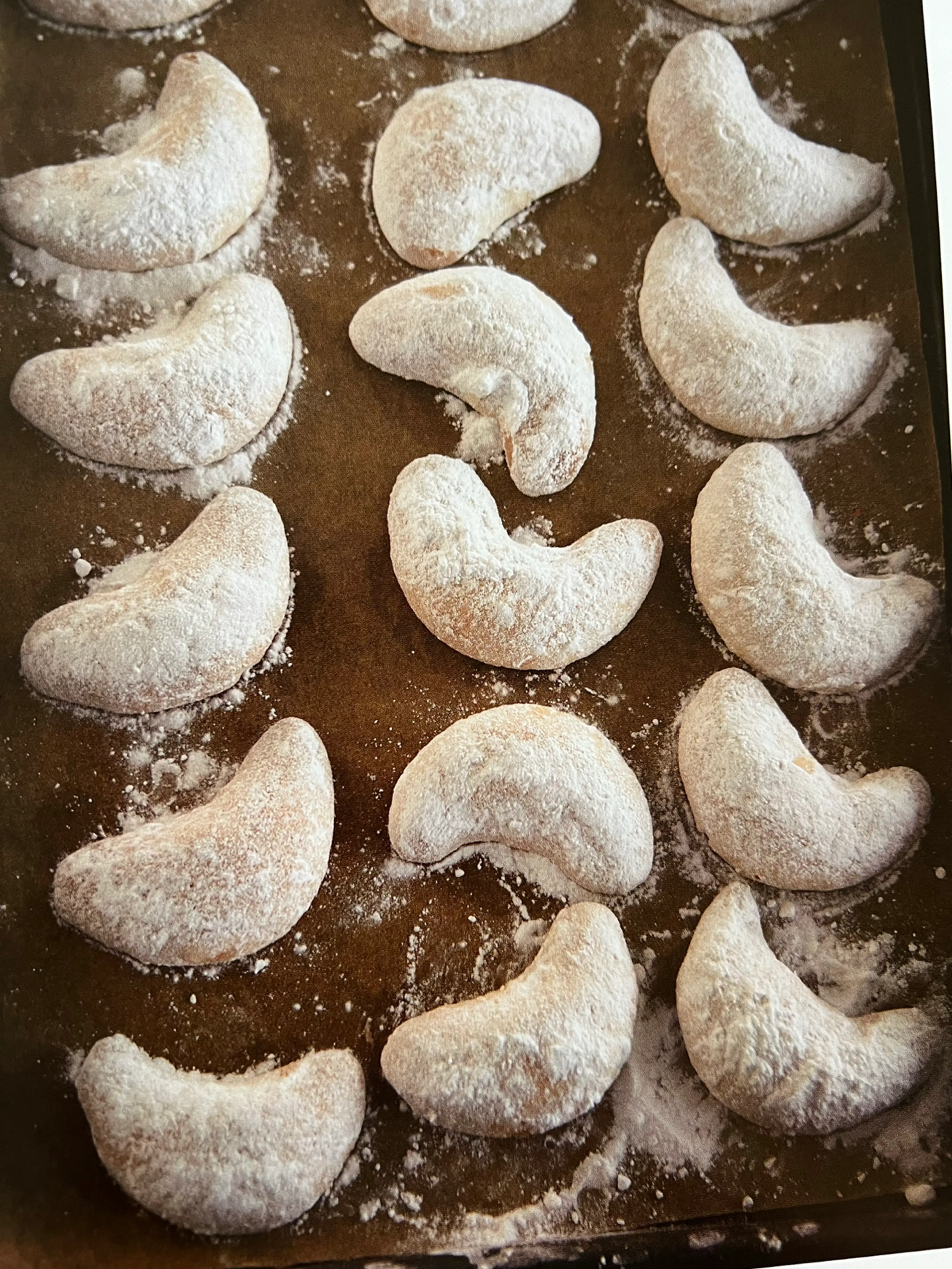 Almond Crescent Cookie (Greek Ash Cookie)