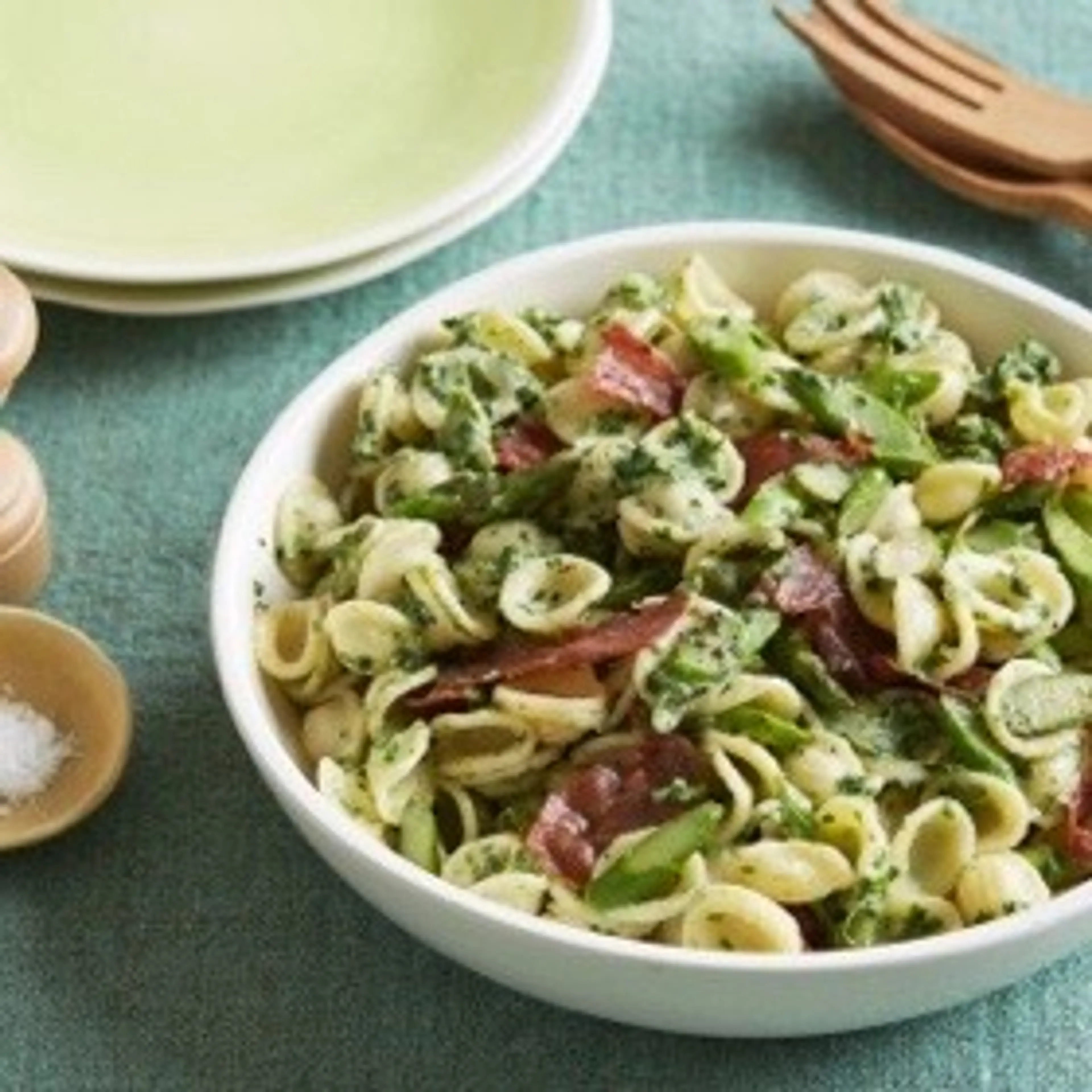 Spinach-Ricotta Pesto Pasta with Crisp Prosciutto and Aspara