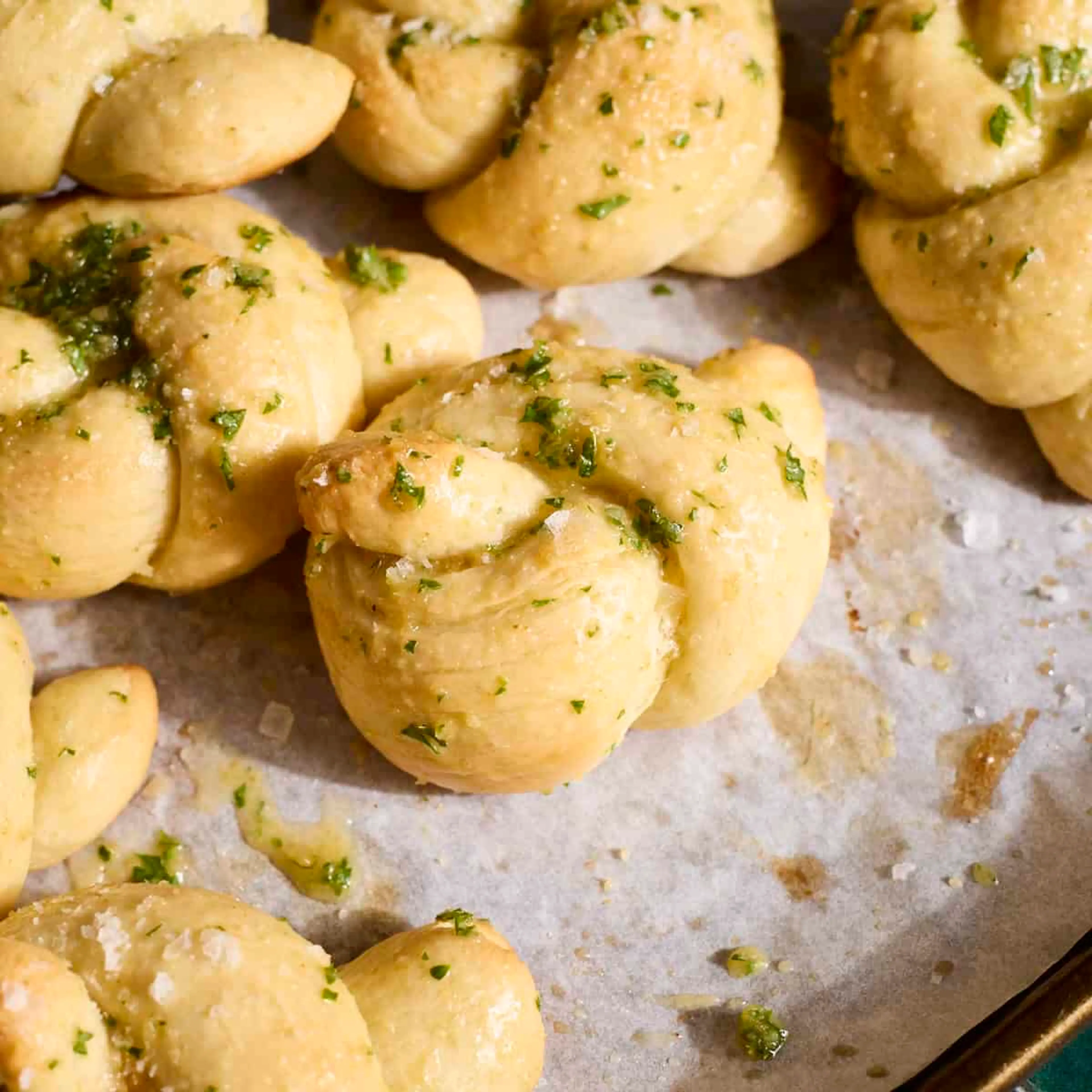 Sourdough Discard Garlic Knots