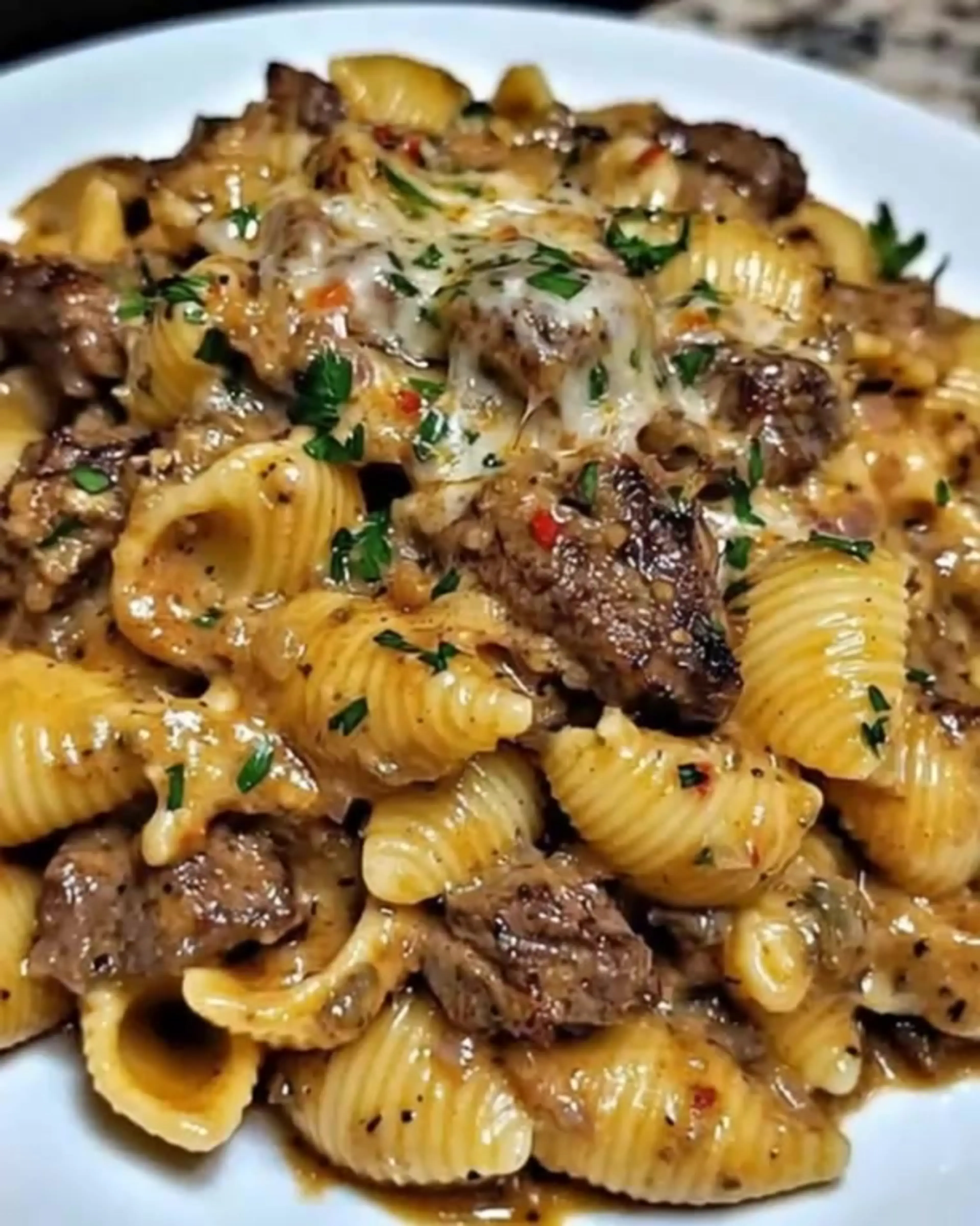 Creamy Garlic Steak Pasta Shells