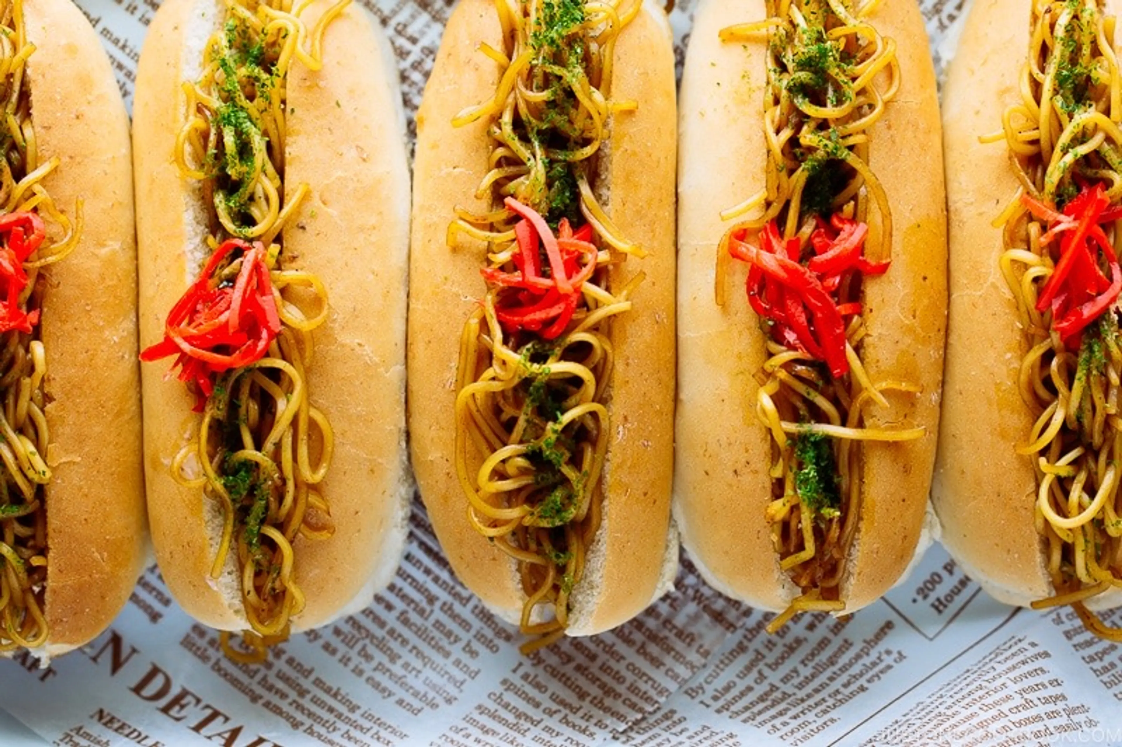 Yakisoba Pan (Yakisoba Dog)