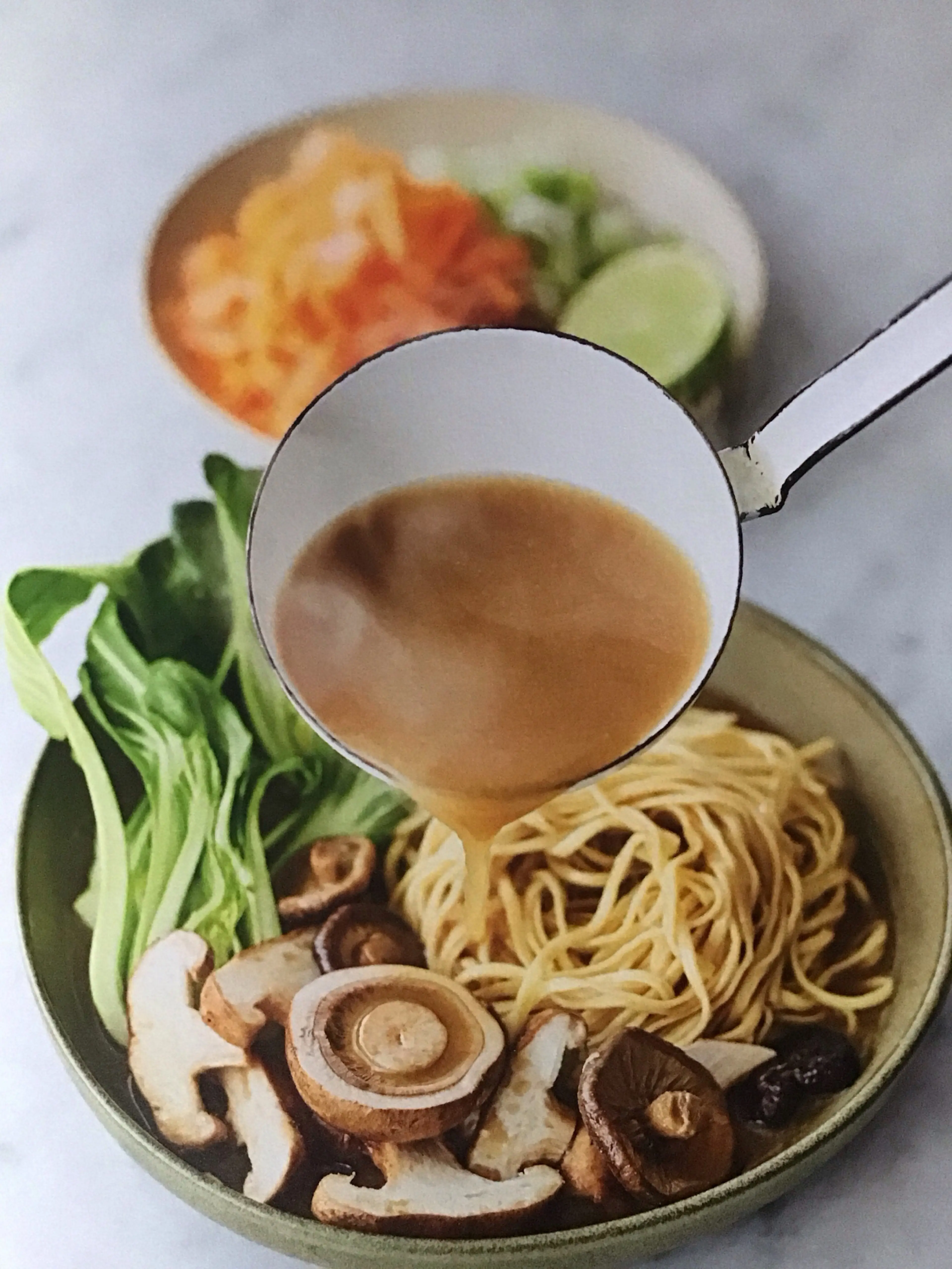 SCHNELLES NUDELSUPPCHEN MIT PILZEN
