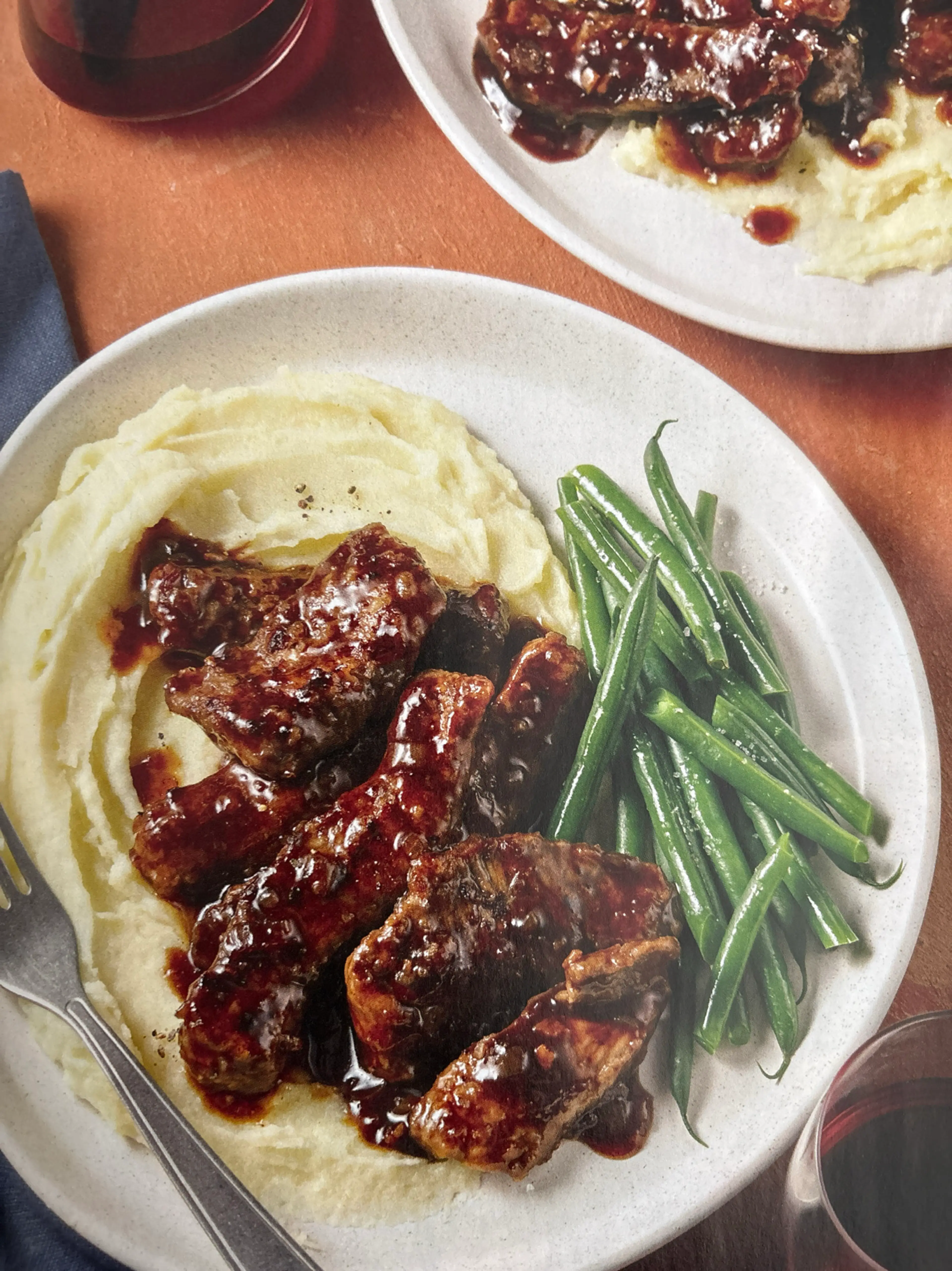 Lanières de bœuf caramélisées sur purée de pommes de terre