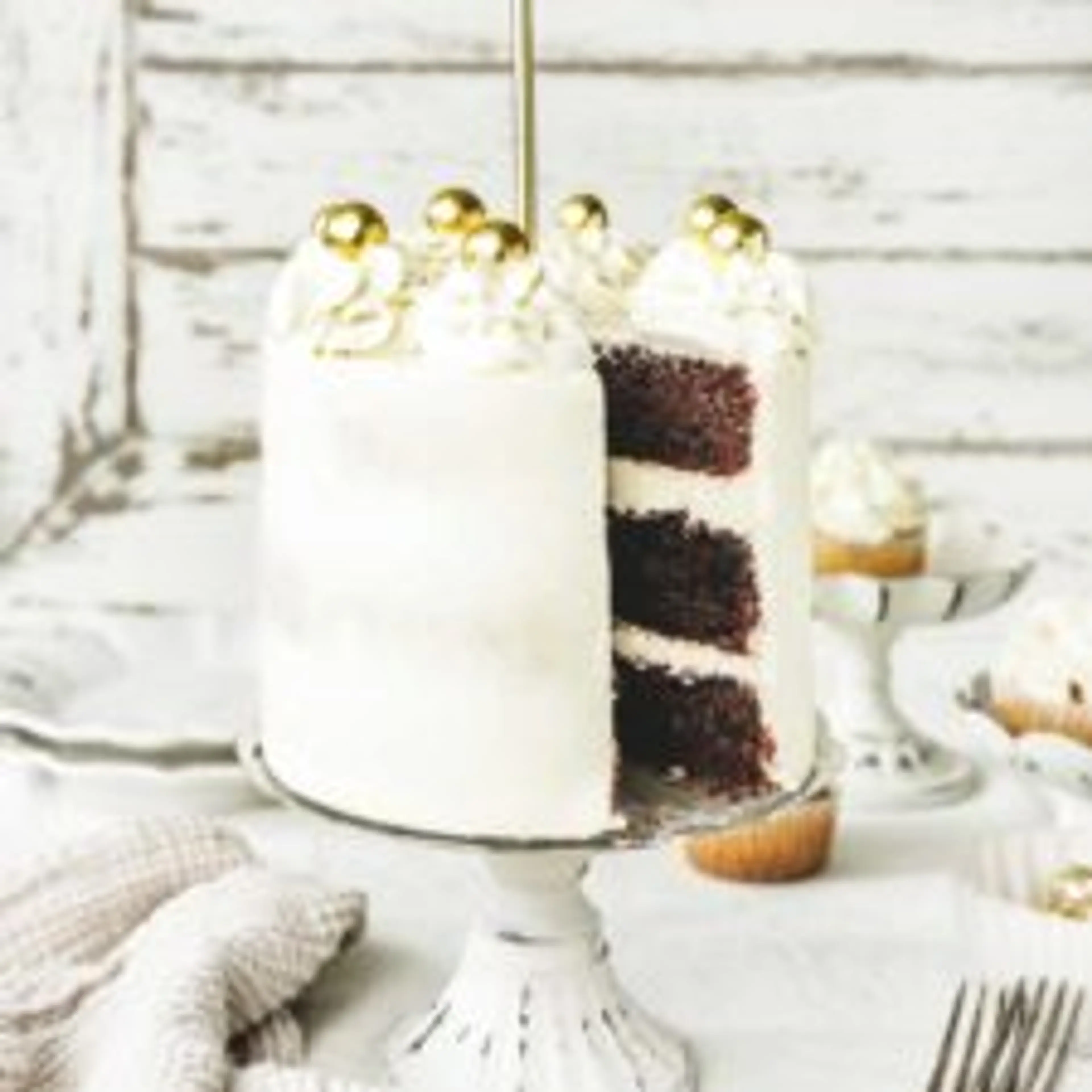 Chocolate Cake with White chocolate Ganache
