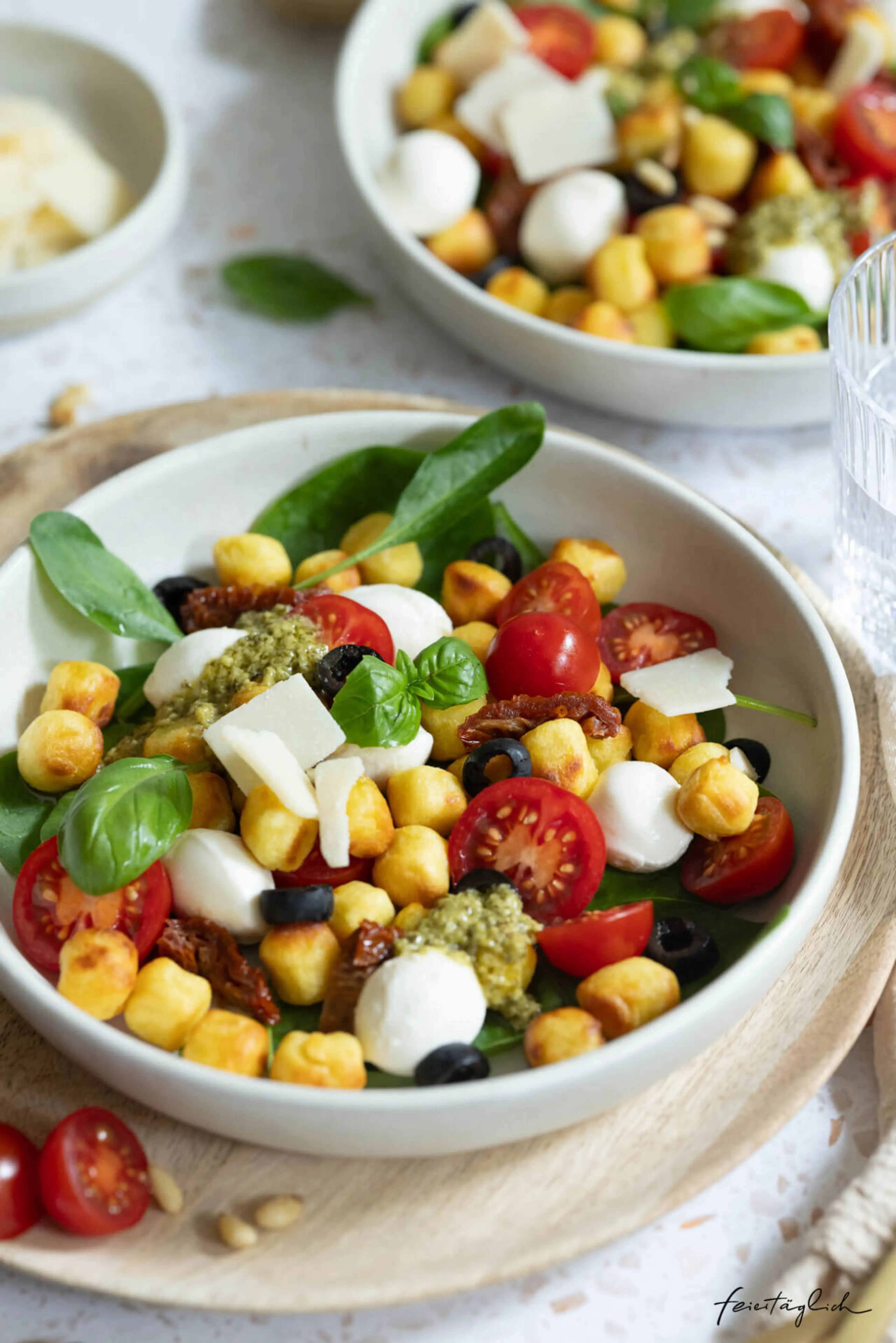 Knuspriger italienischer Gnocchi Salat