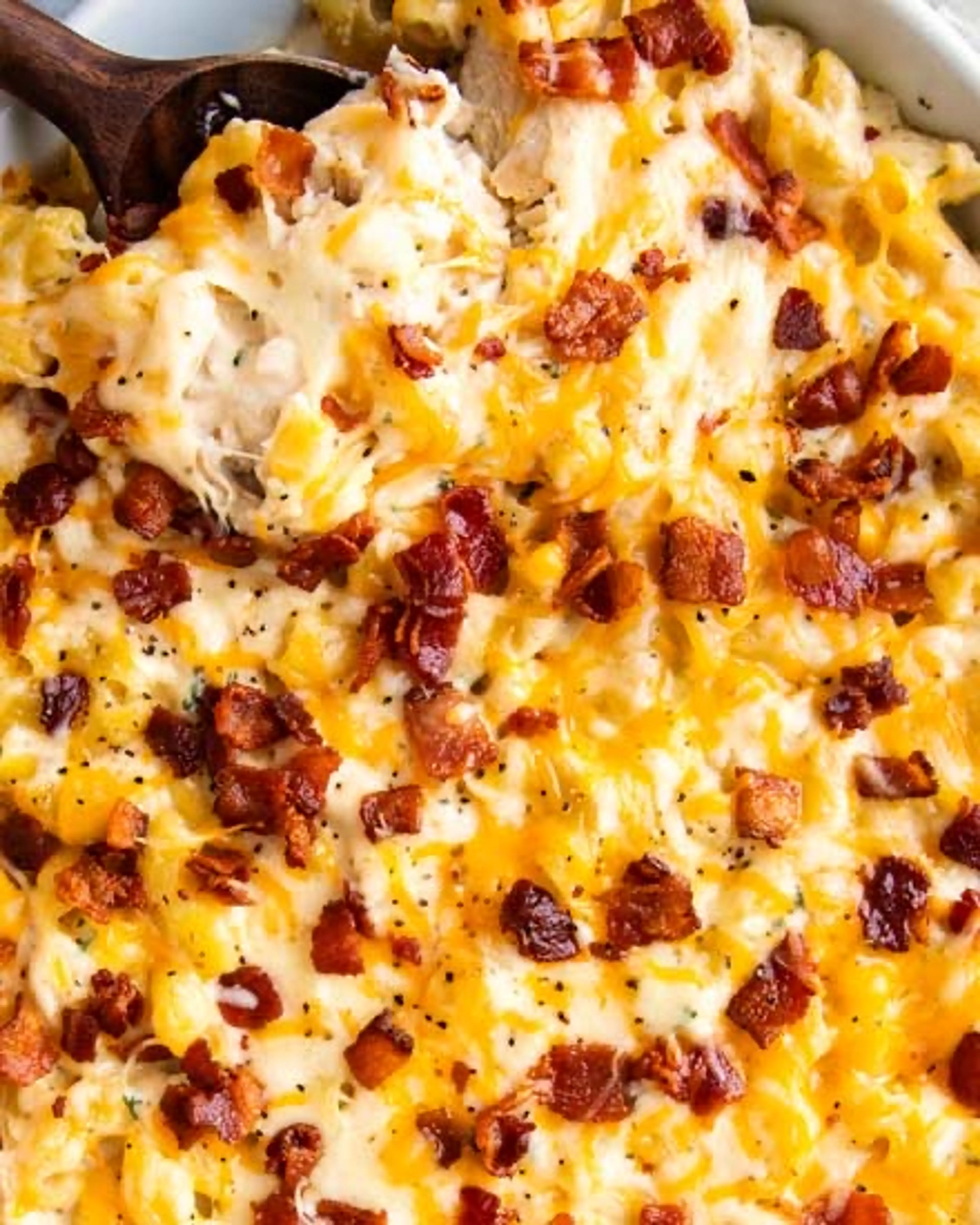 Chicken Bacon Ranch Mac and Cheese Casserole