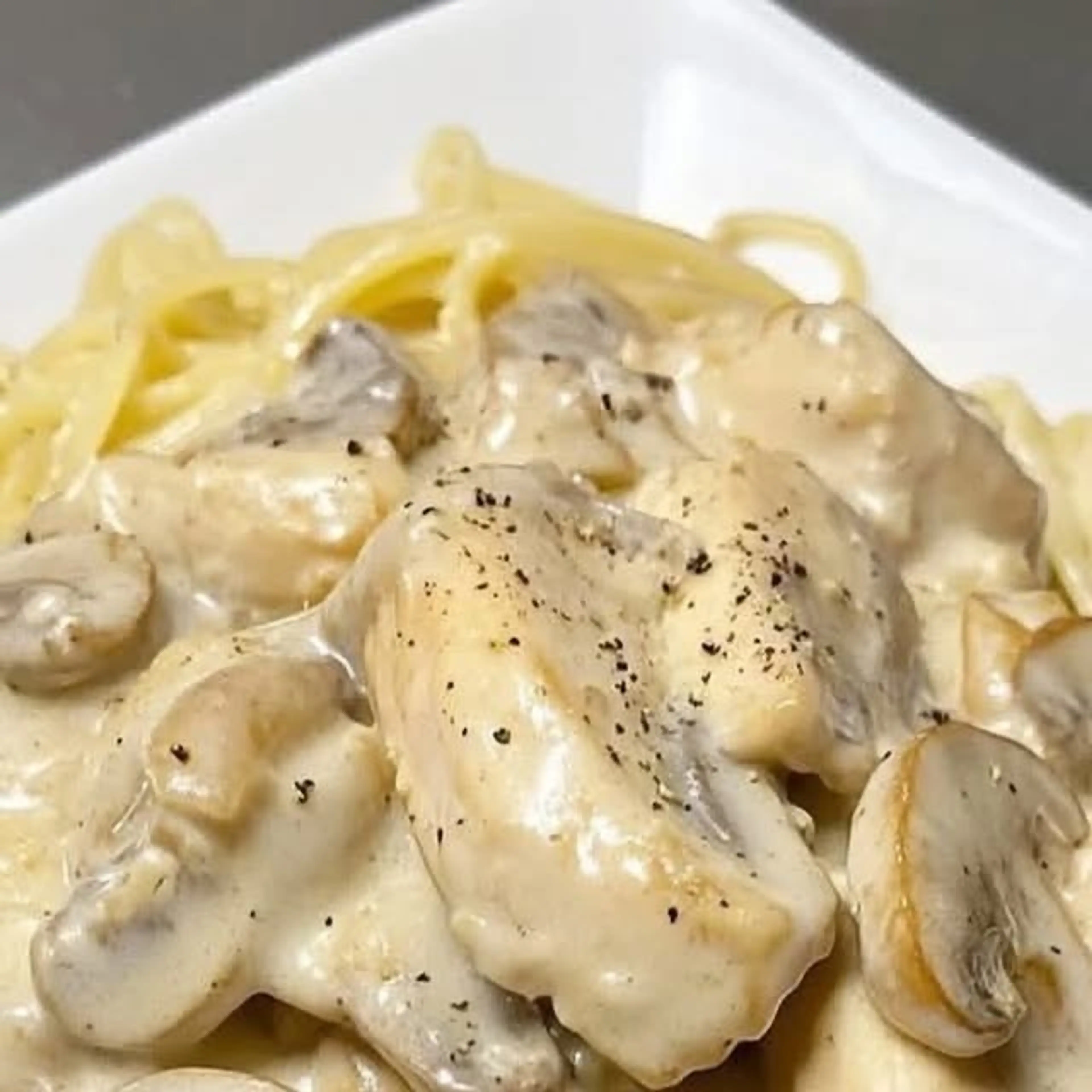 Creamy Garlic Chicken & Mushroom Spaghetti | Weeknight Favor