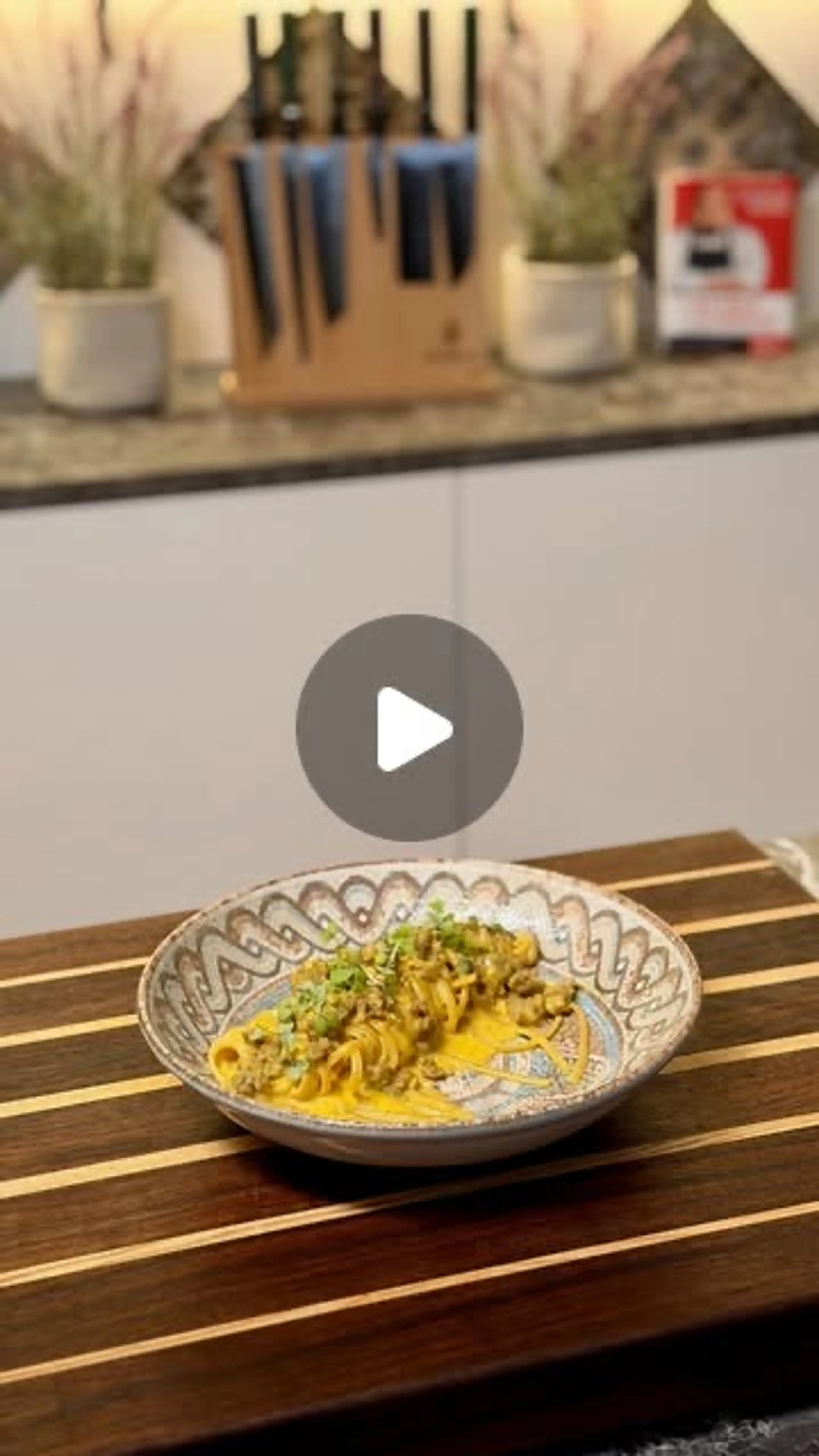 Linguine Con Salsiccia, Cipolla E Fonduta Di Parmigiano Allo