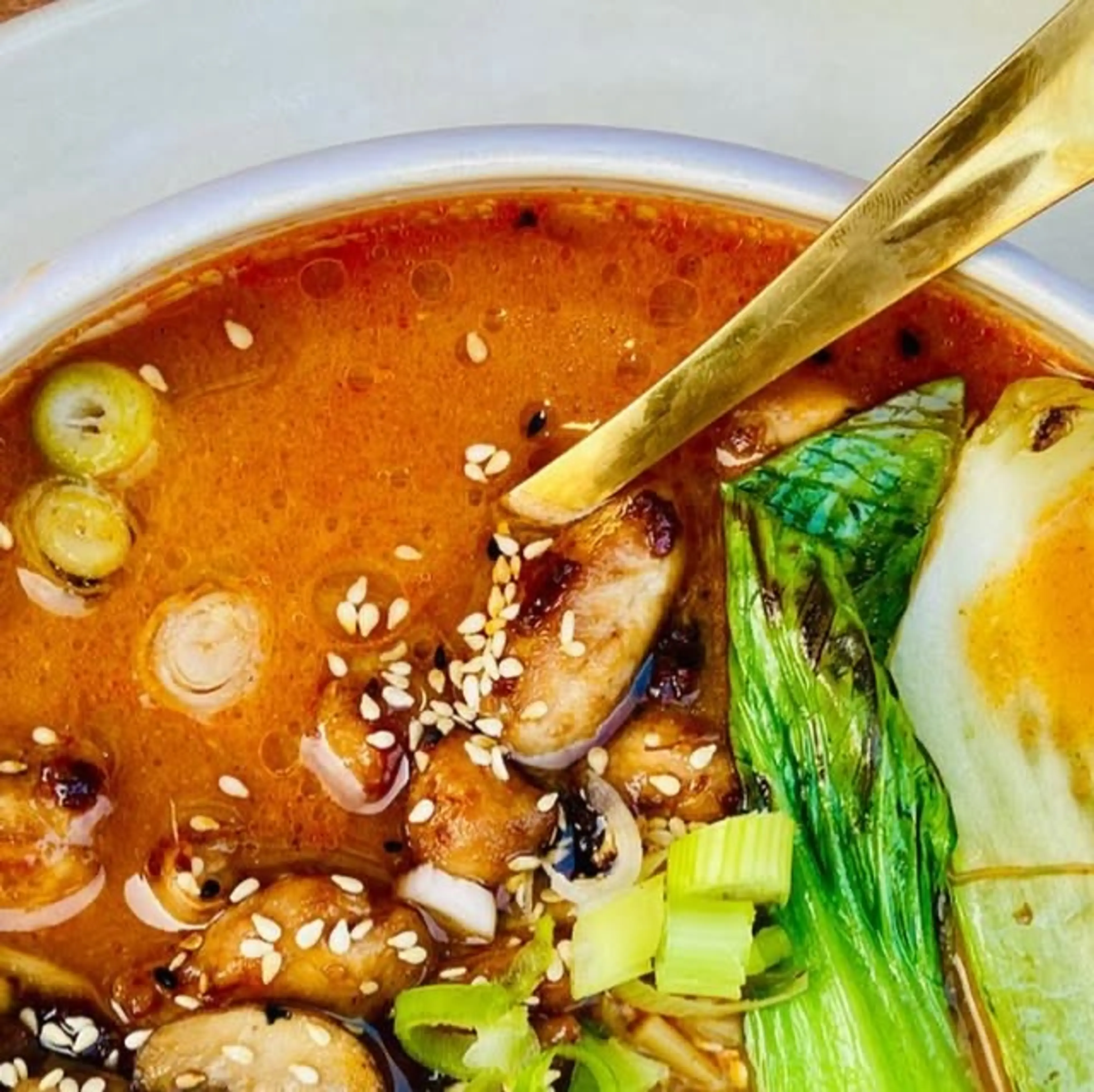 Spicy Ramen Met Miso En Kip