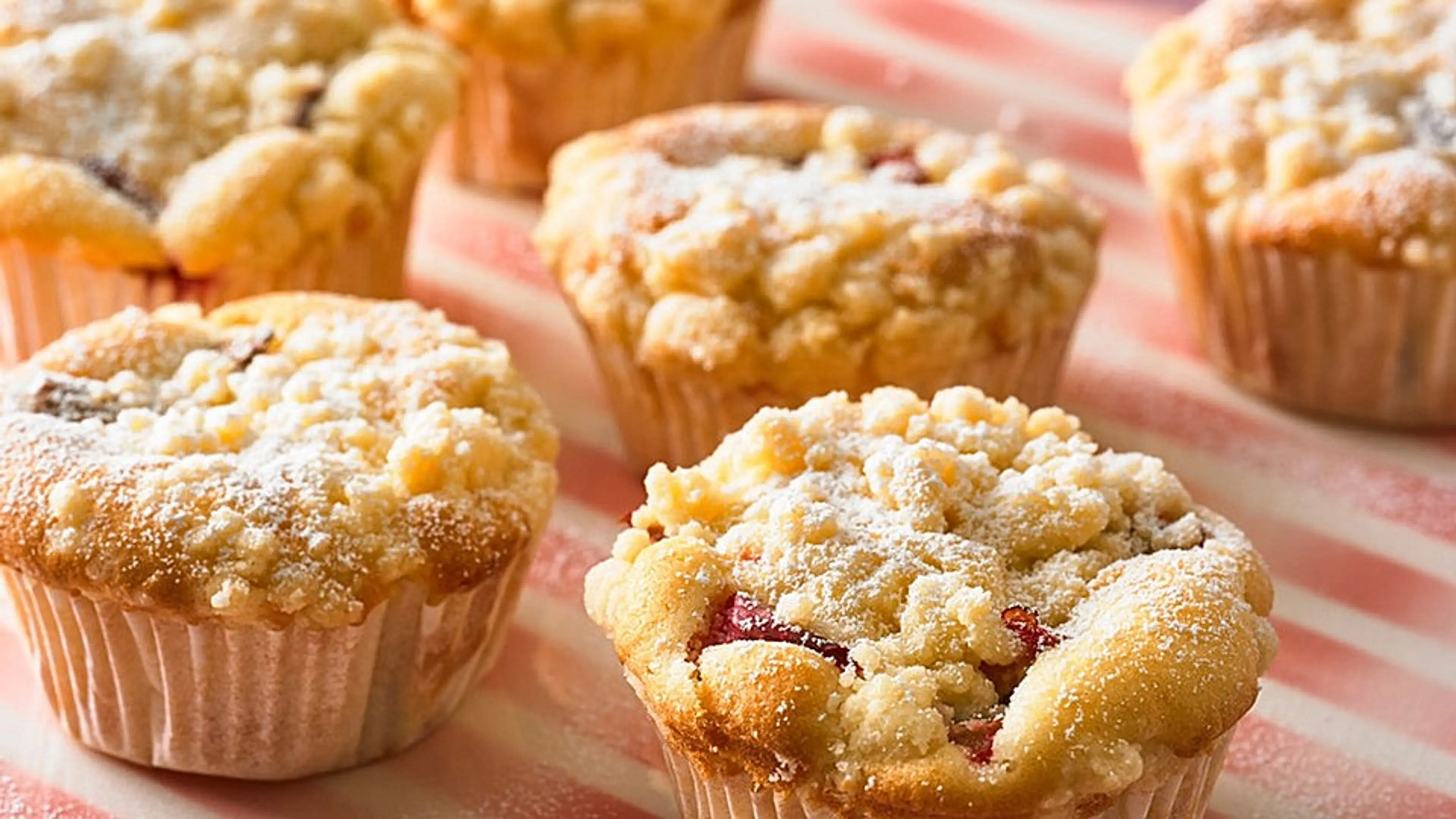 Rhabarbermuffins mit Streuseln