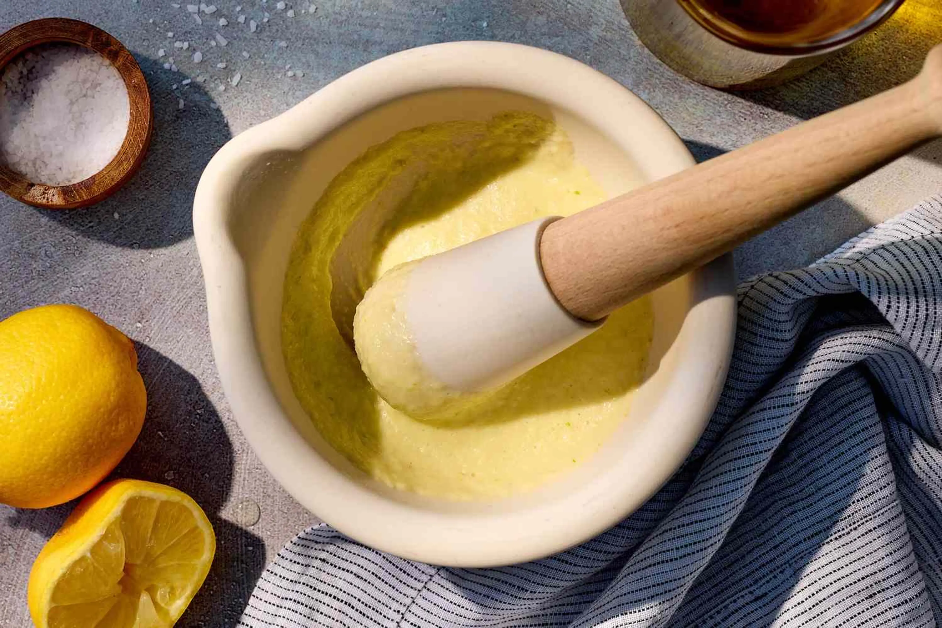Traditional Catalan Garlic and Oil Sauce