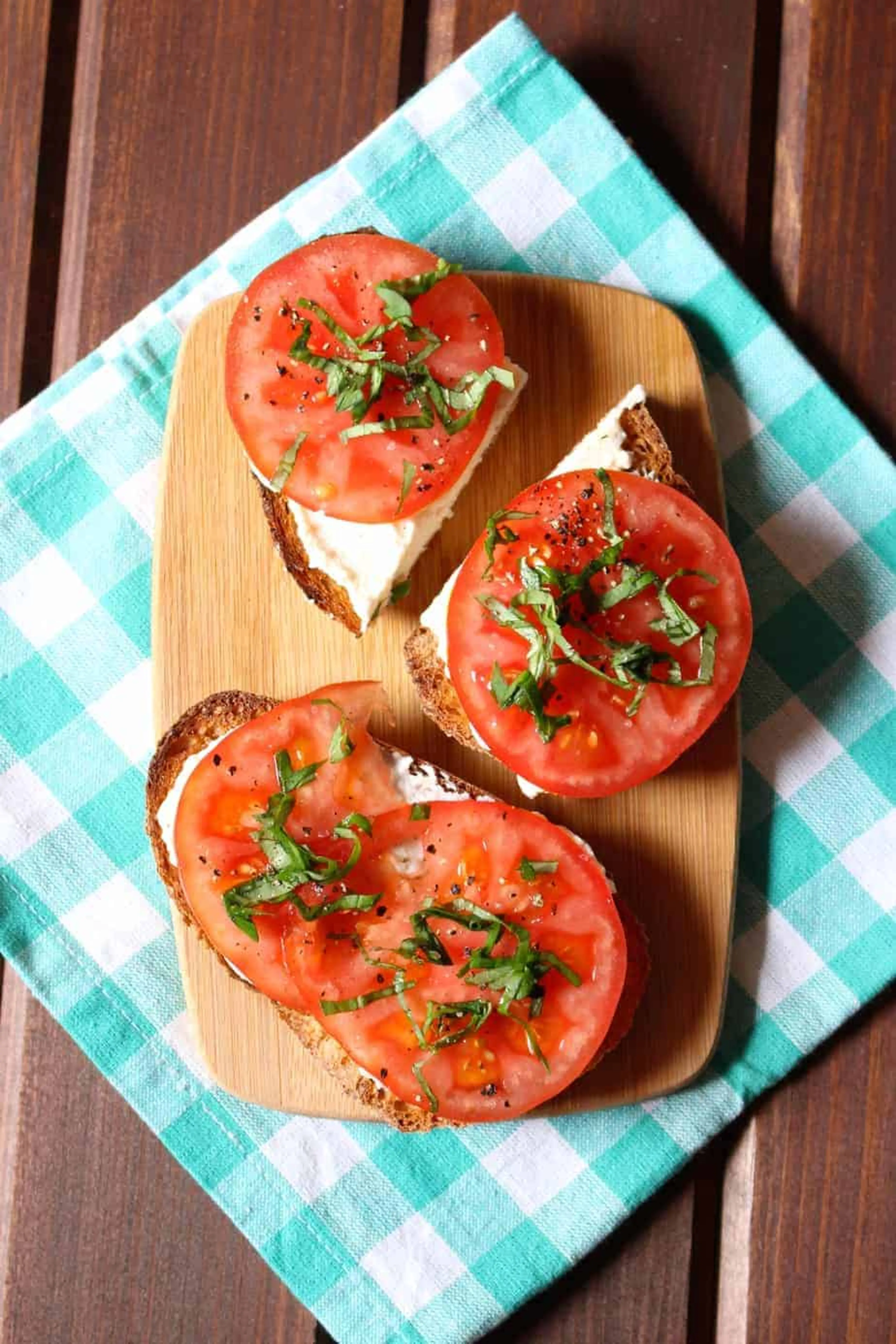Garlic Ricotta Toast (with Tomatoes)