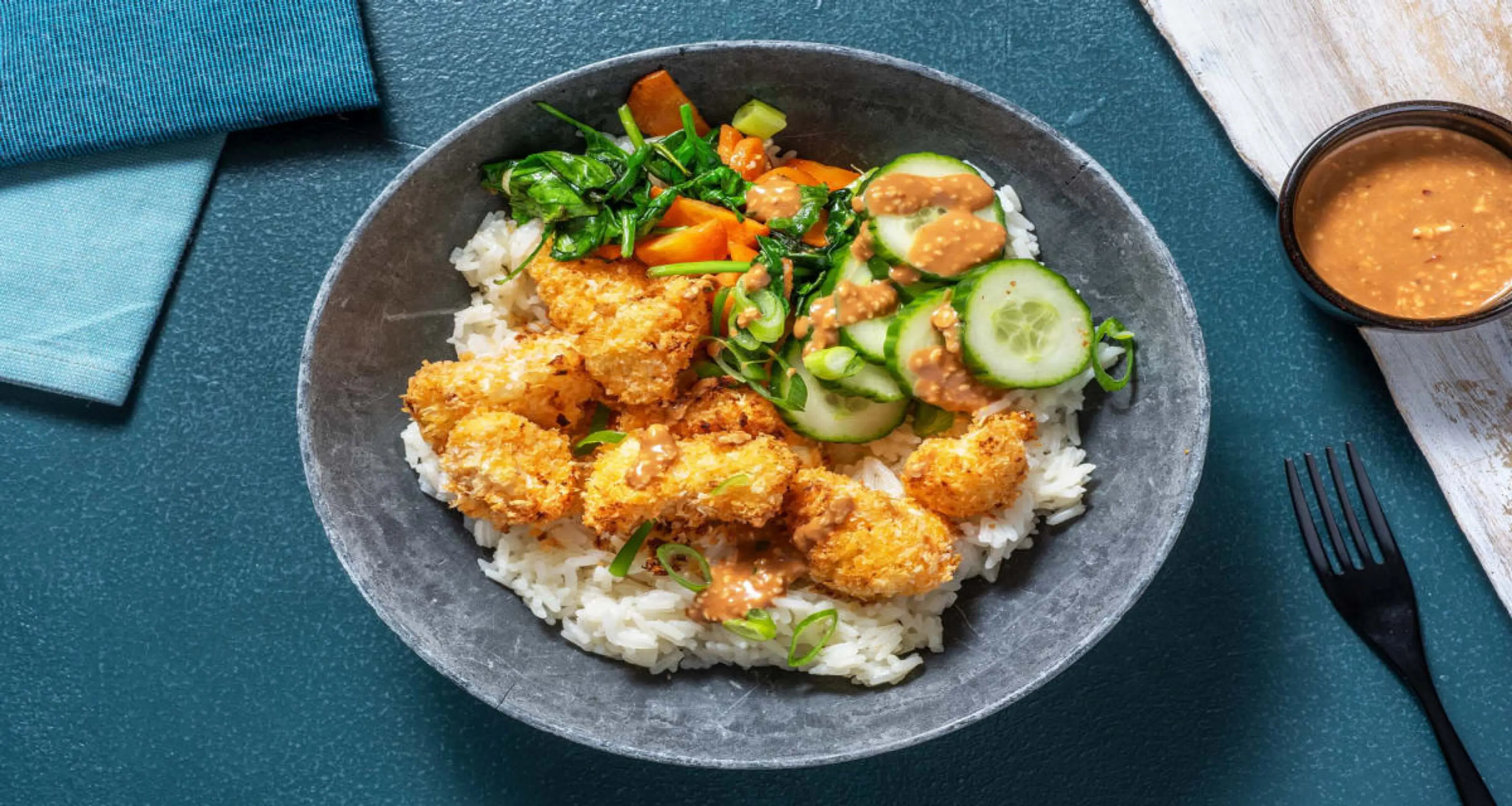 Krispig pankoblomkål med vitlöksris och wokade grönsaker