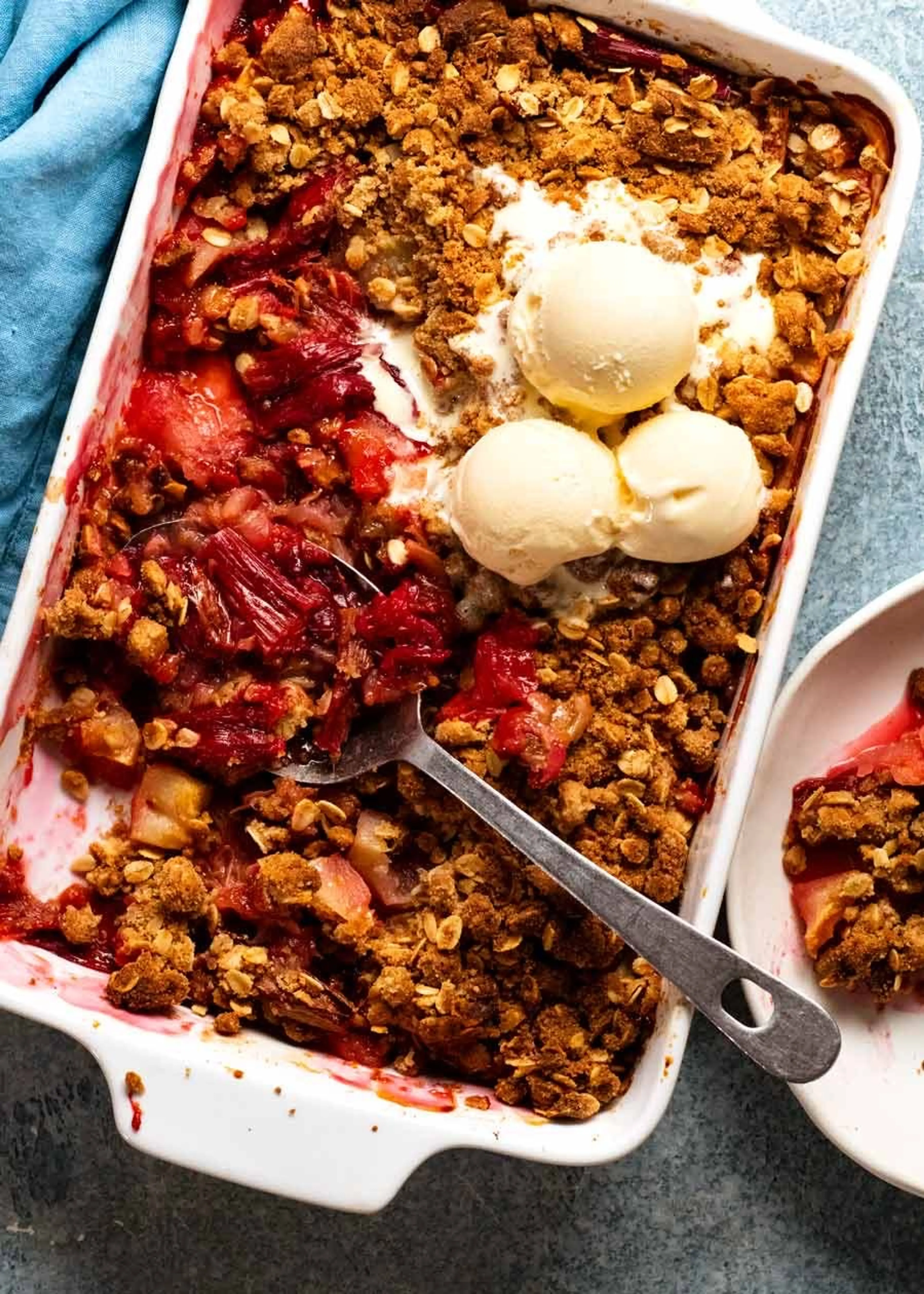 Apple and rhubarb crumble