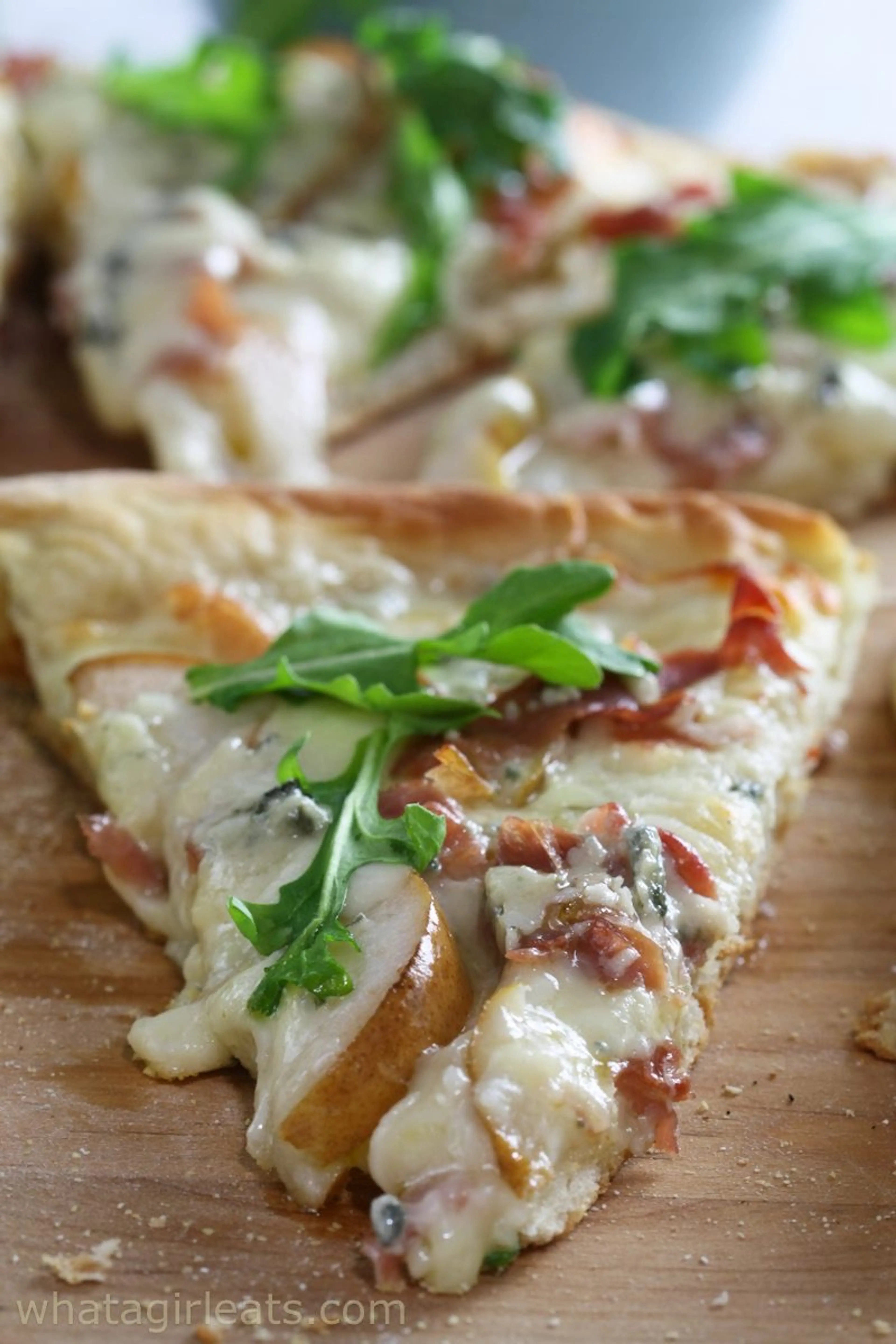 Gorgonzola Pizza with Pears & Prosciutto