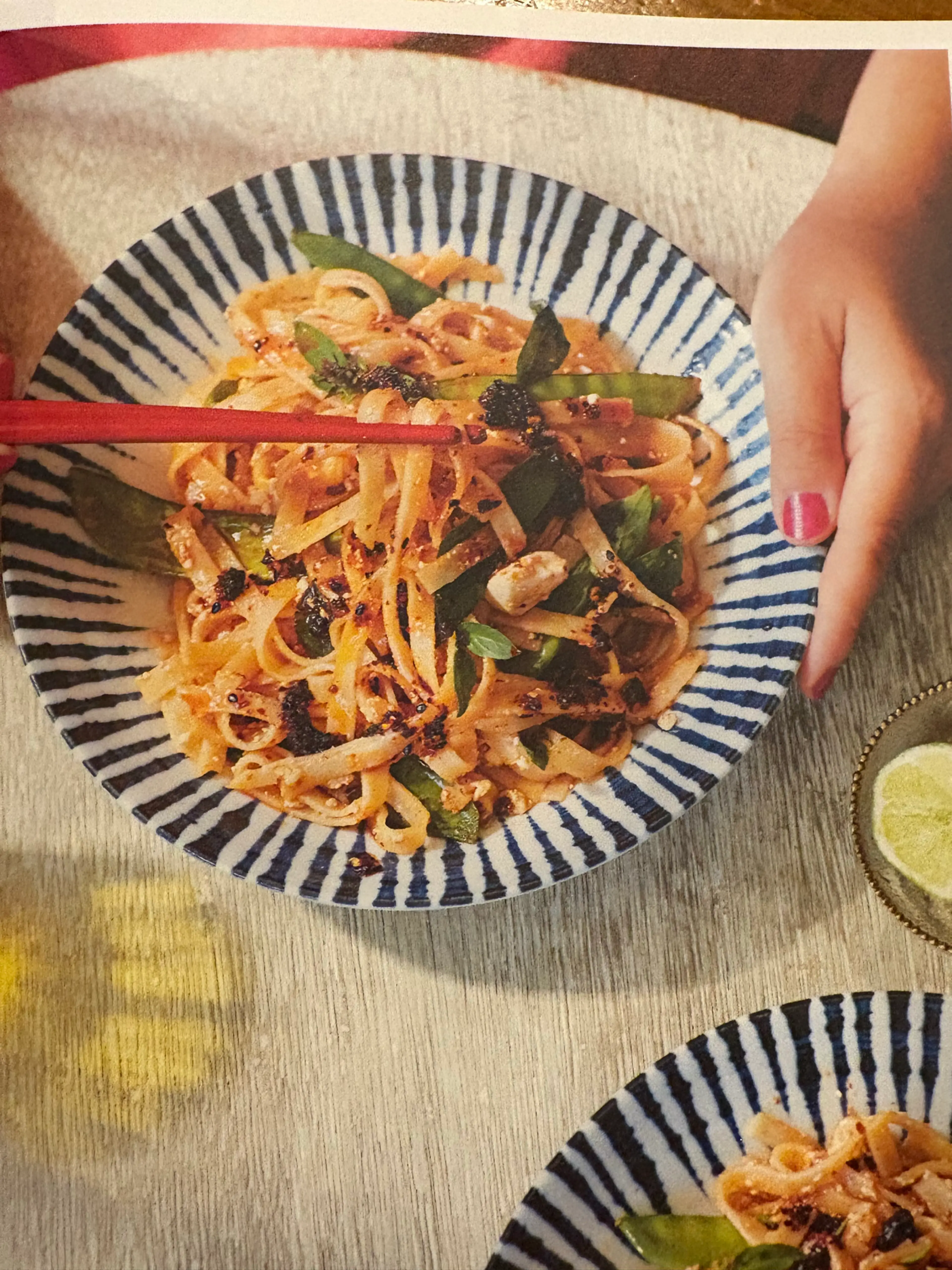 CRISPY CHILLI TOFU NOODLES MÌ XÀO VỚI ĐẬU HỦ CAY GIÒN