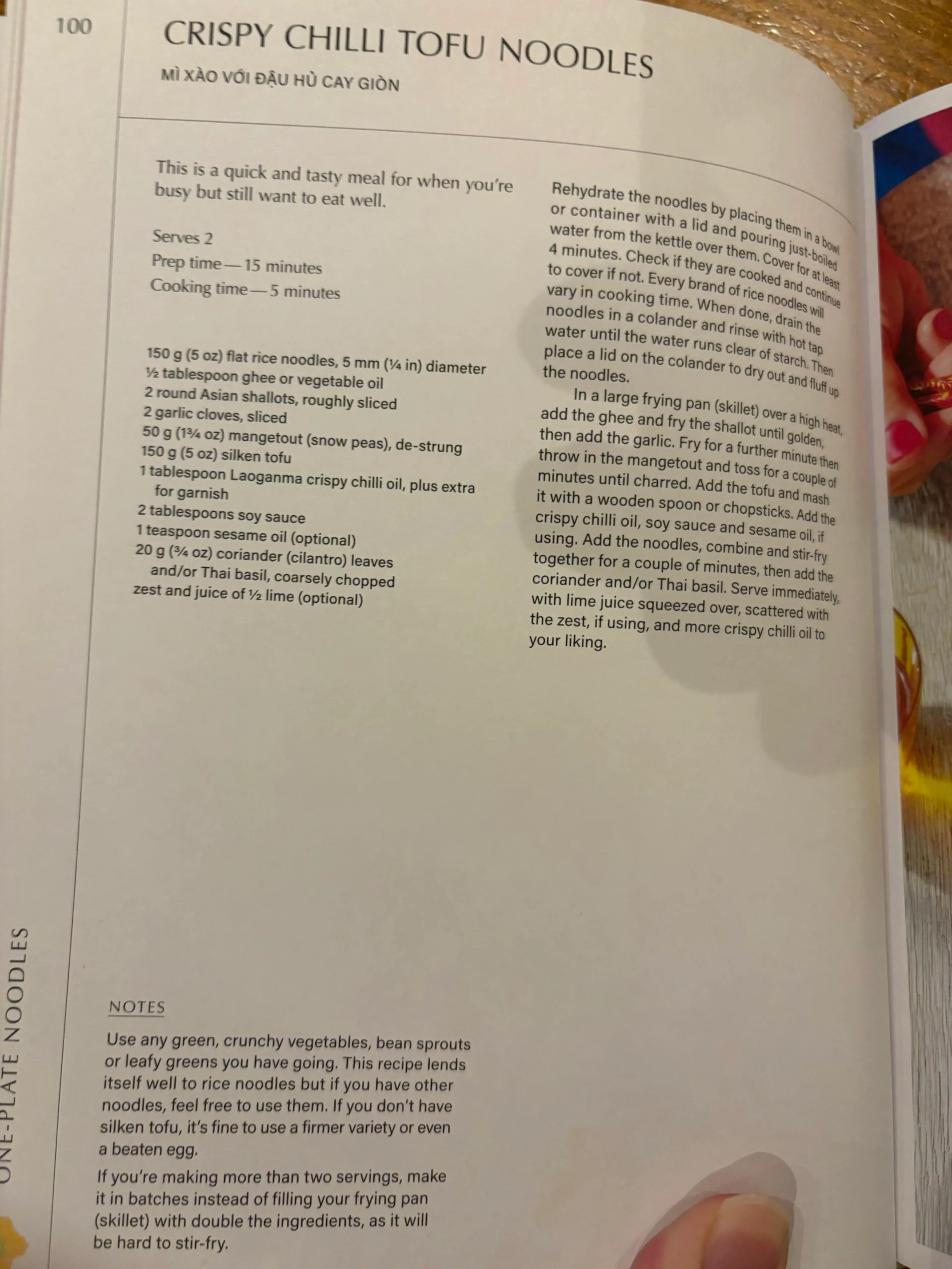 CRISPY CHILLI TOFU NOODLES MÌ XÀO VỚI ĐẬU HỦ CAY GIÒN