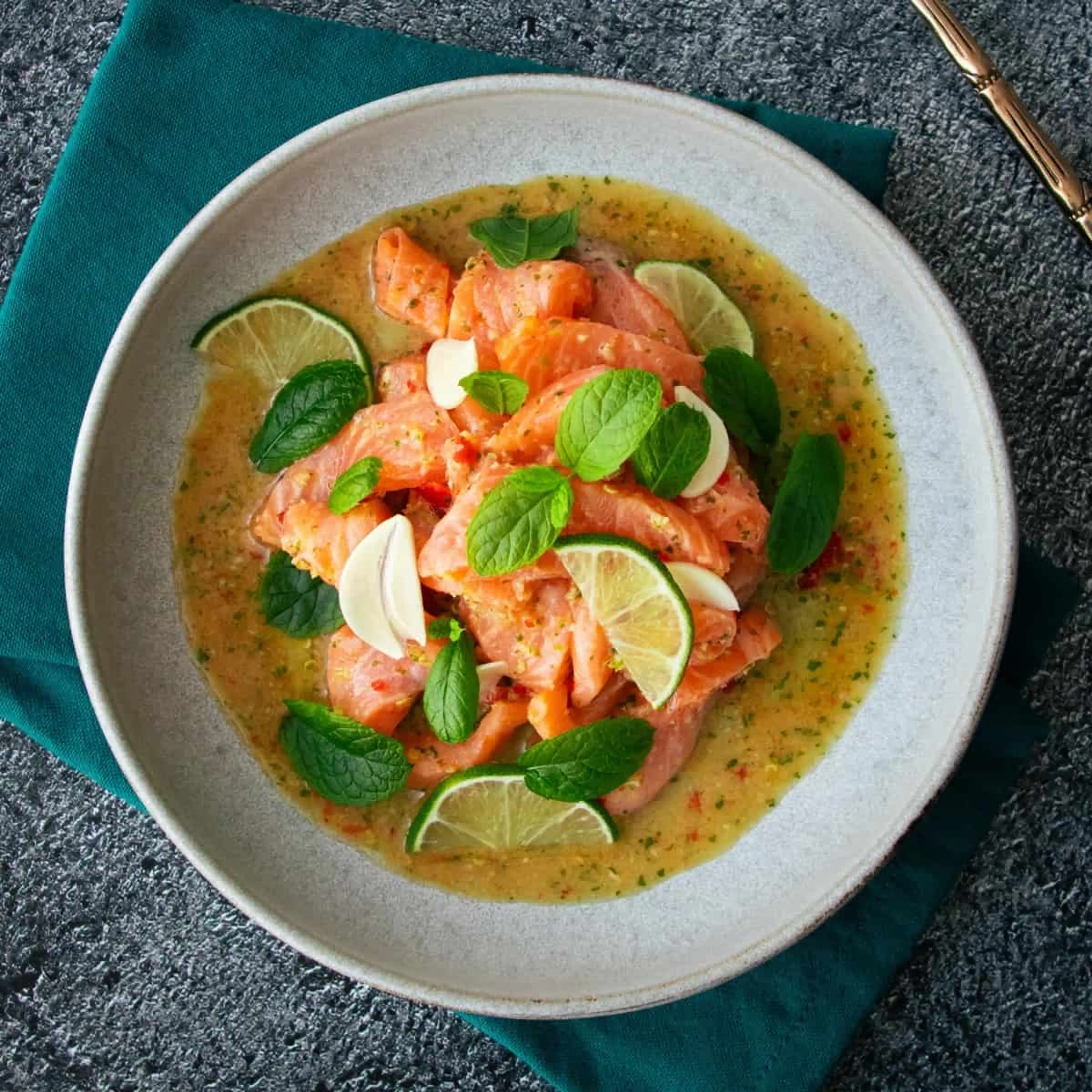 Spicy Salmon Sashimi Salad