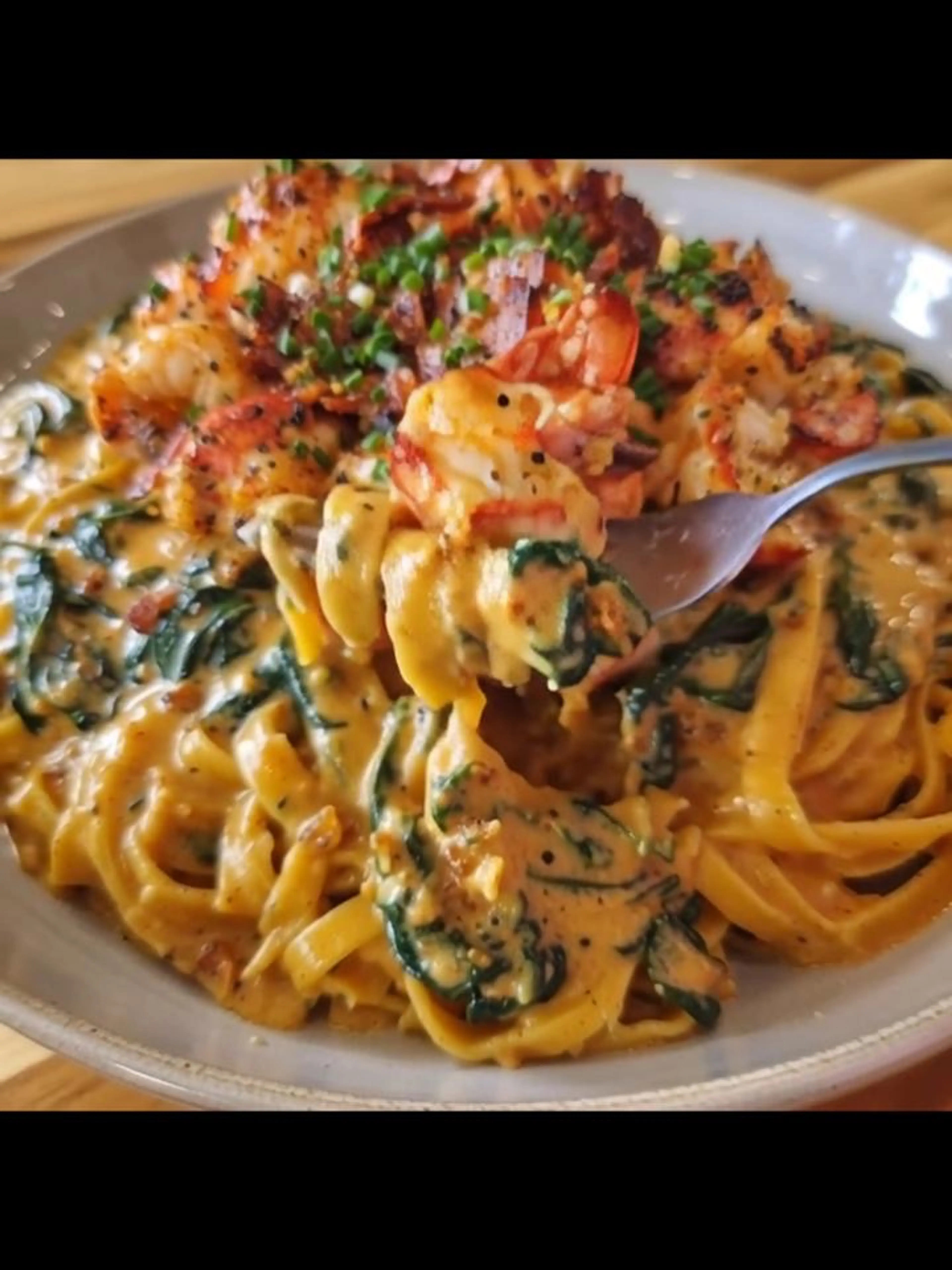 Creamy Lobster Alfredo with Spinach