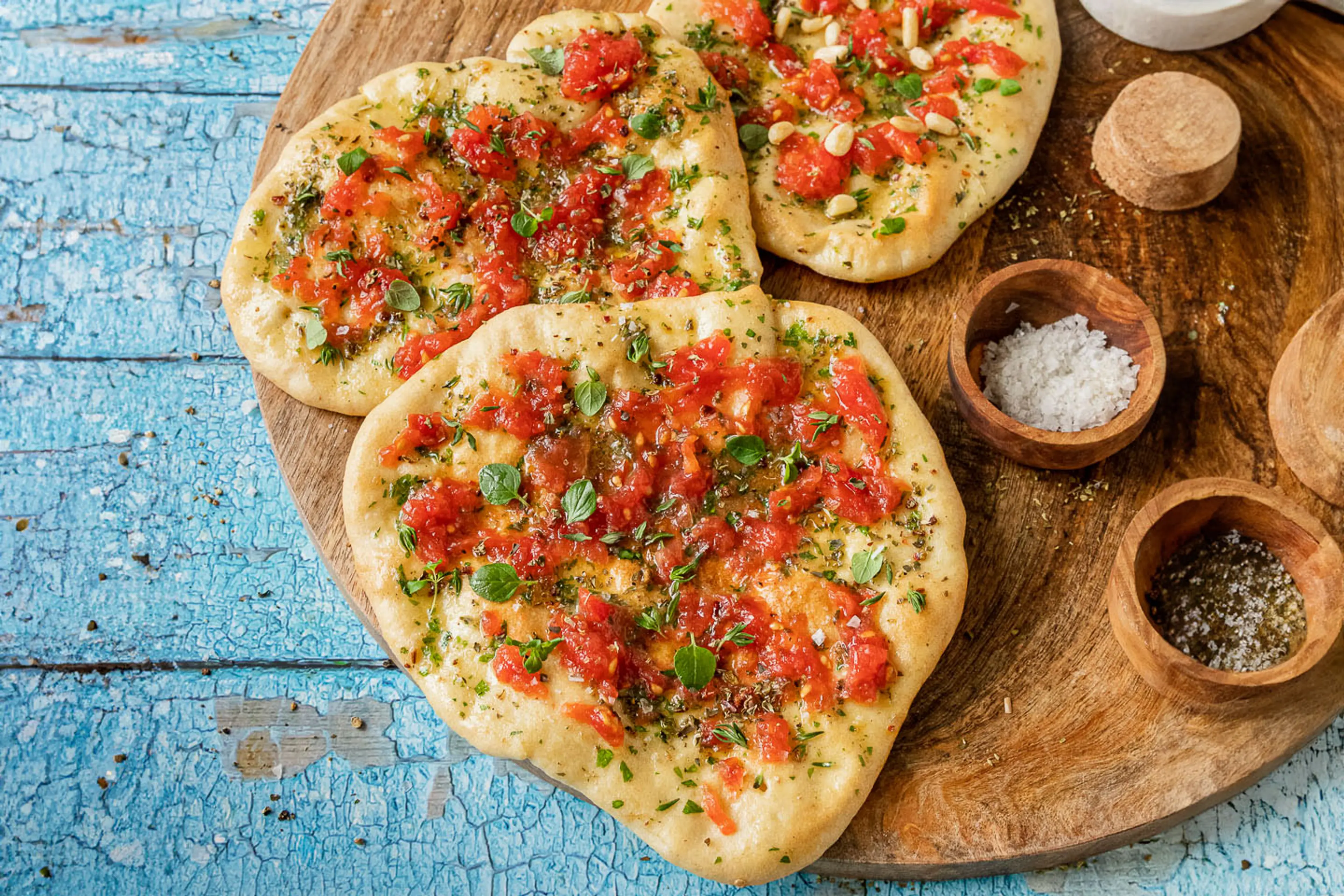 Fladenbrot mit Tomaten & Knoblauchbutter | extra knusprig