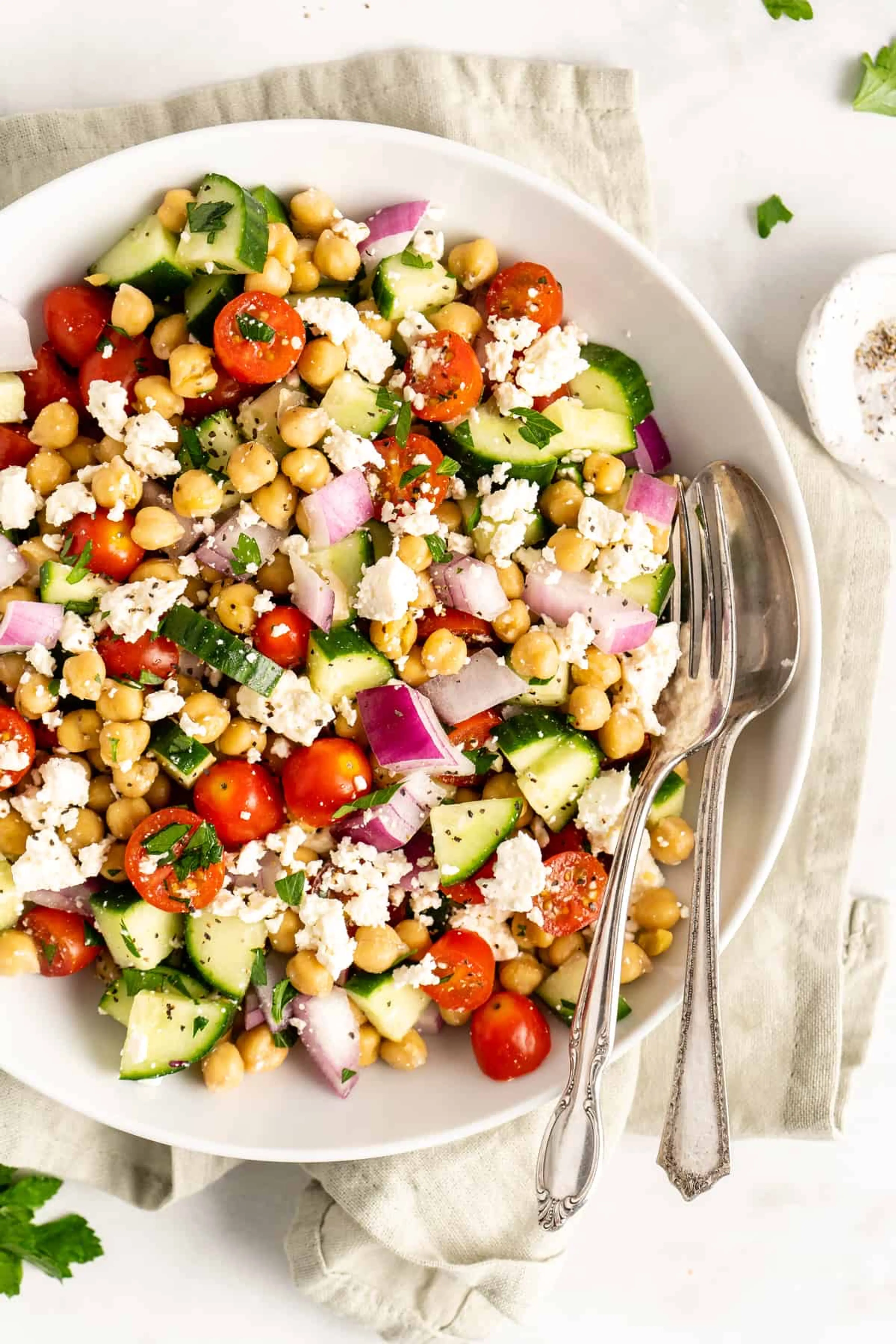 15-Minute Mediterranean Chickpea Salad (Meal-Prep Friendly)