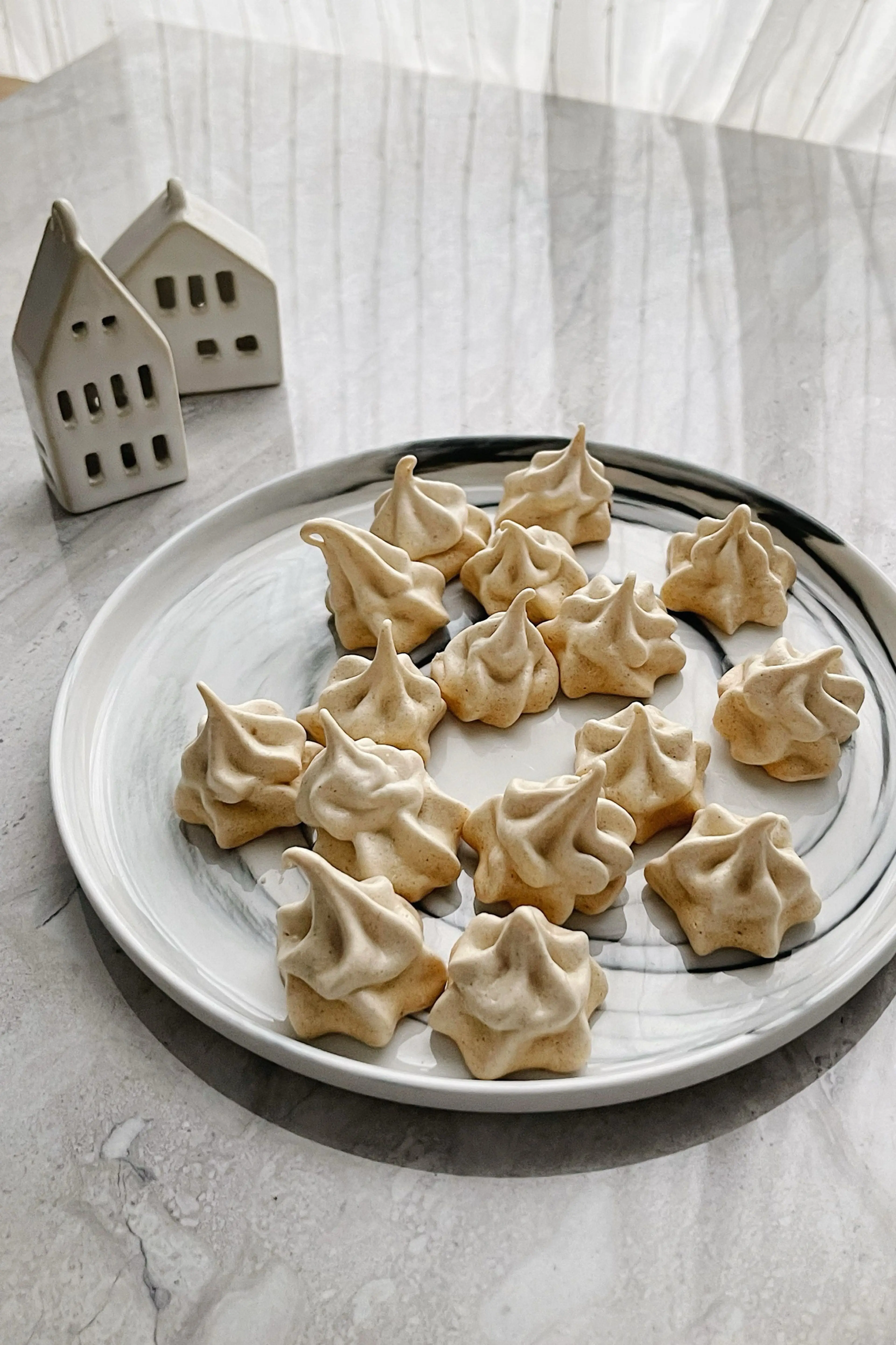 Christmas Spiced Meringue Cookies