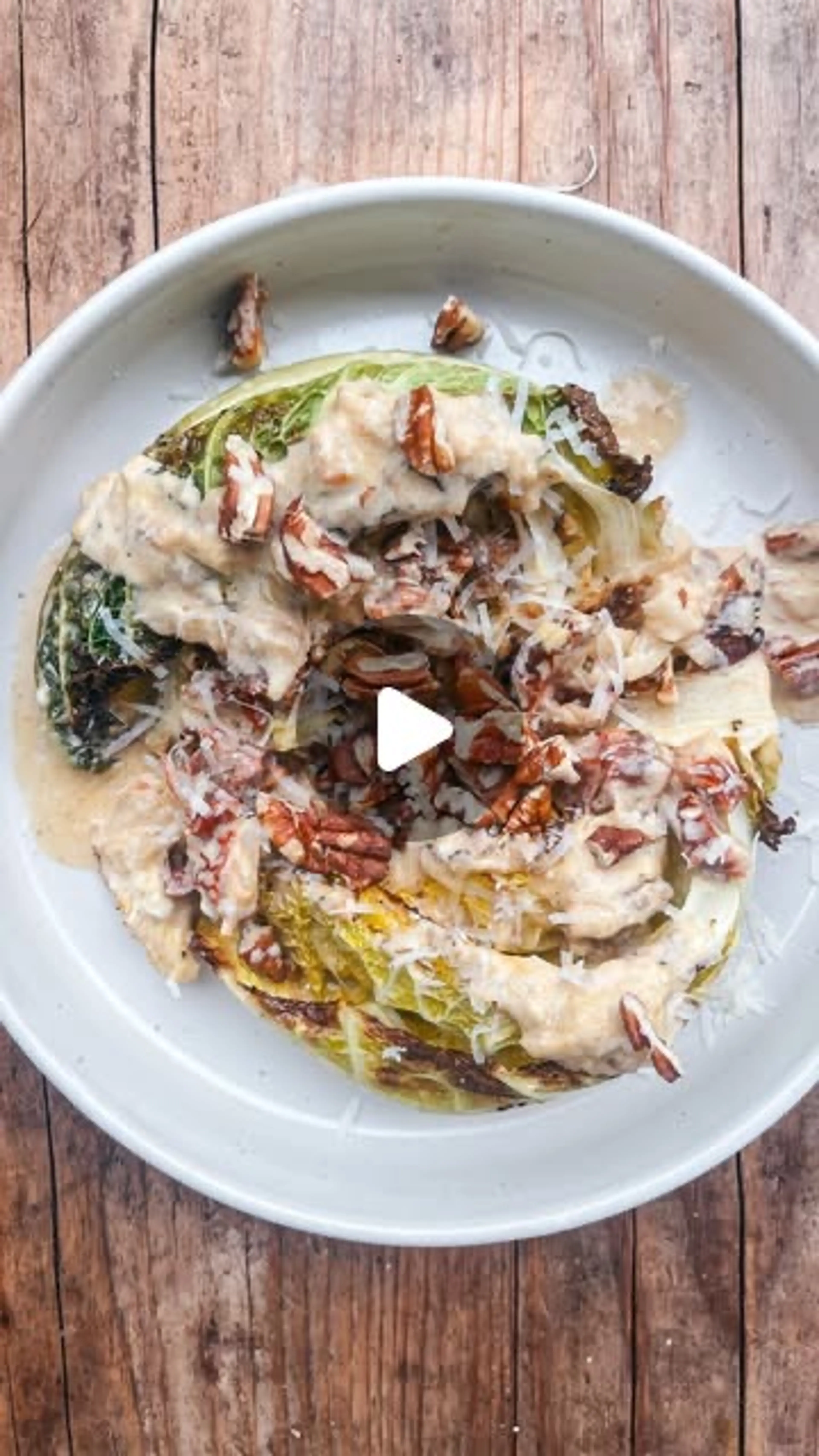 Wirsing Parmesan mit Pekanüssen
