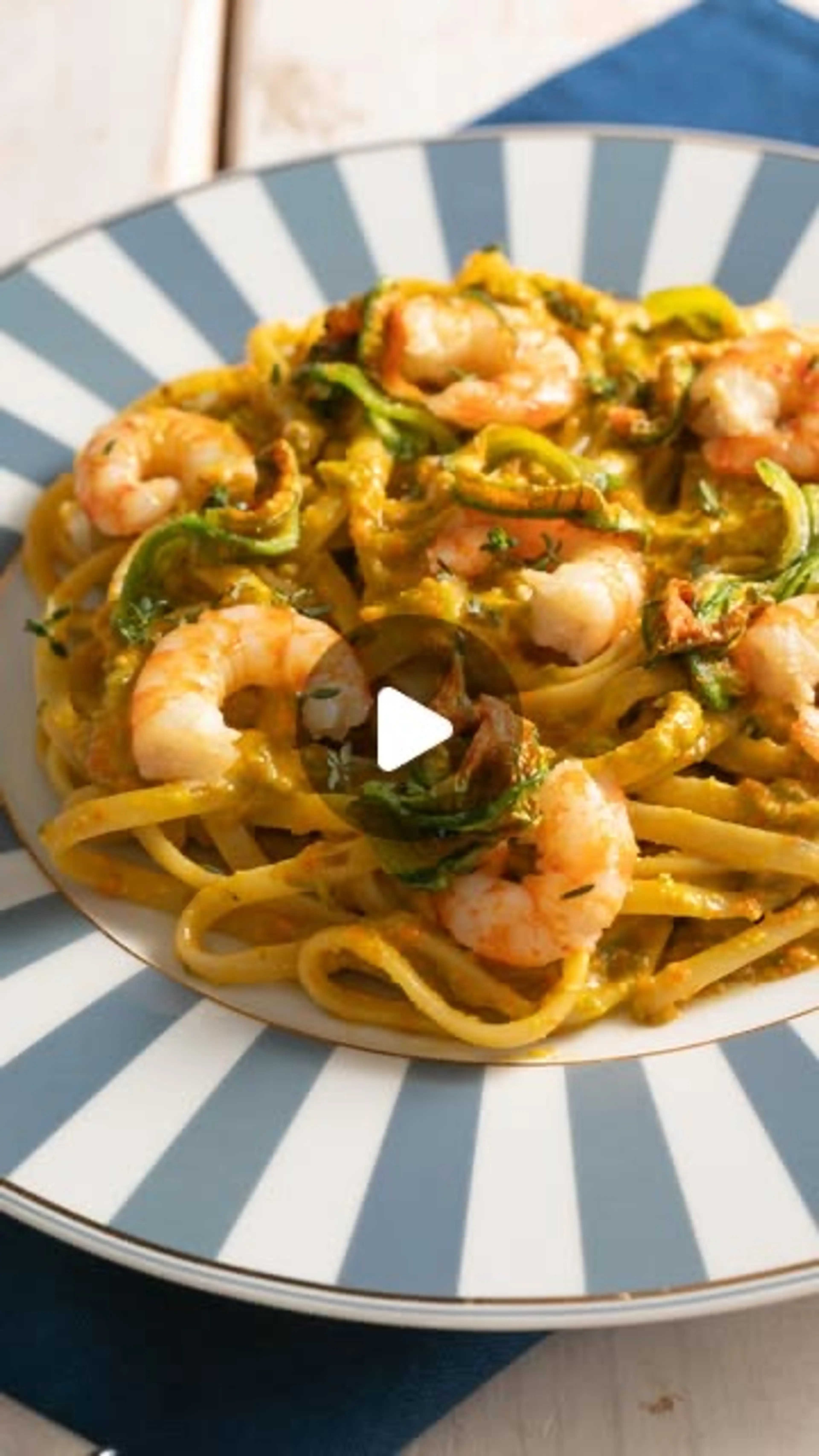 Pasta con Pesto di Fiori di Zucca e Mazzancolle